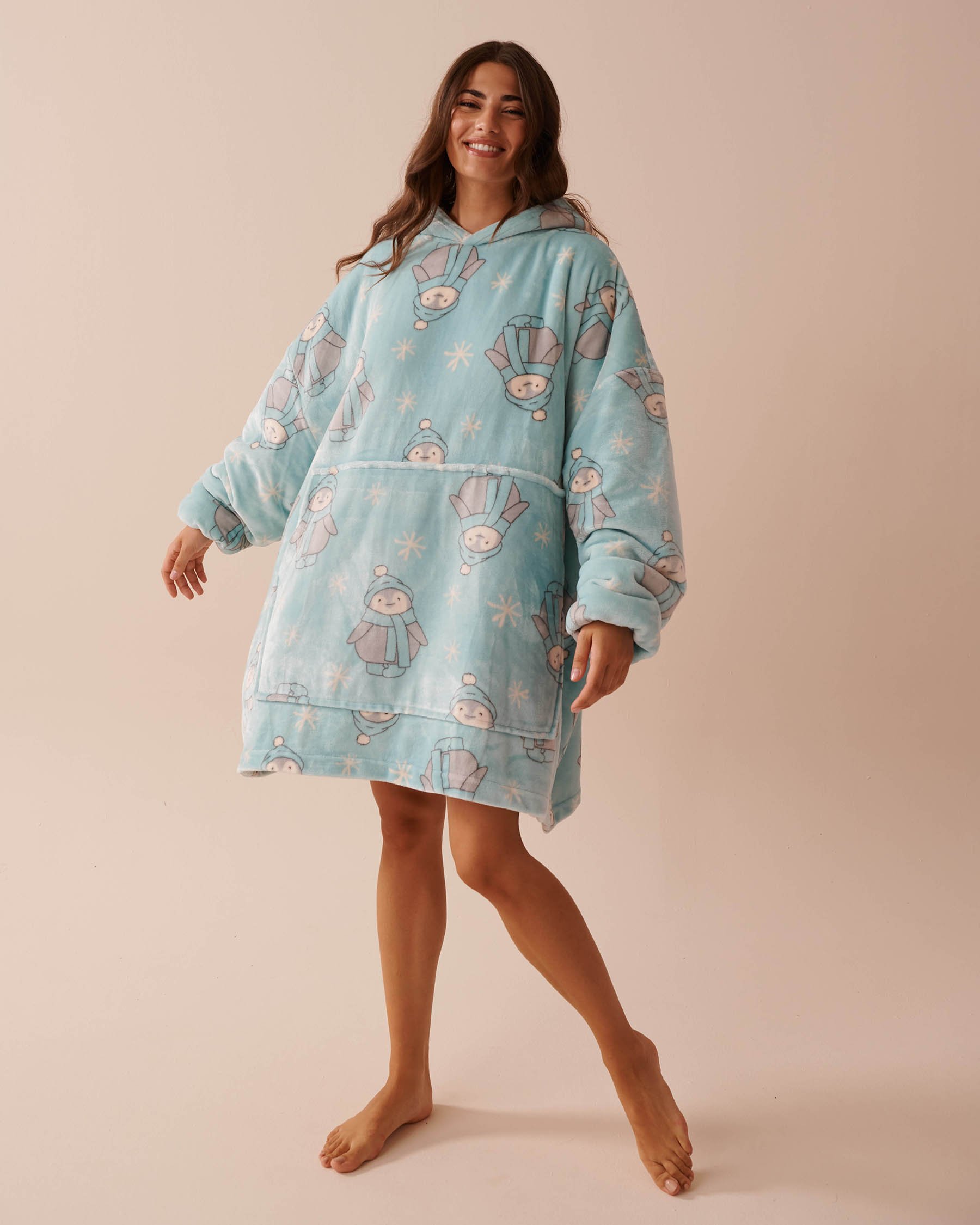 LA VIE EN ROSE Penguin Soft Plush Oversized Hoodie Penguin/Blue 40700350 - View4