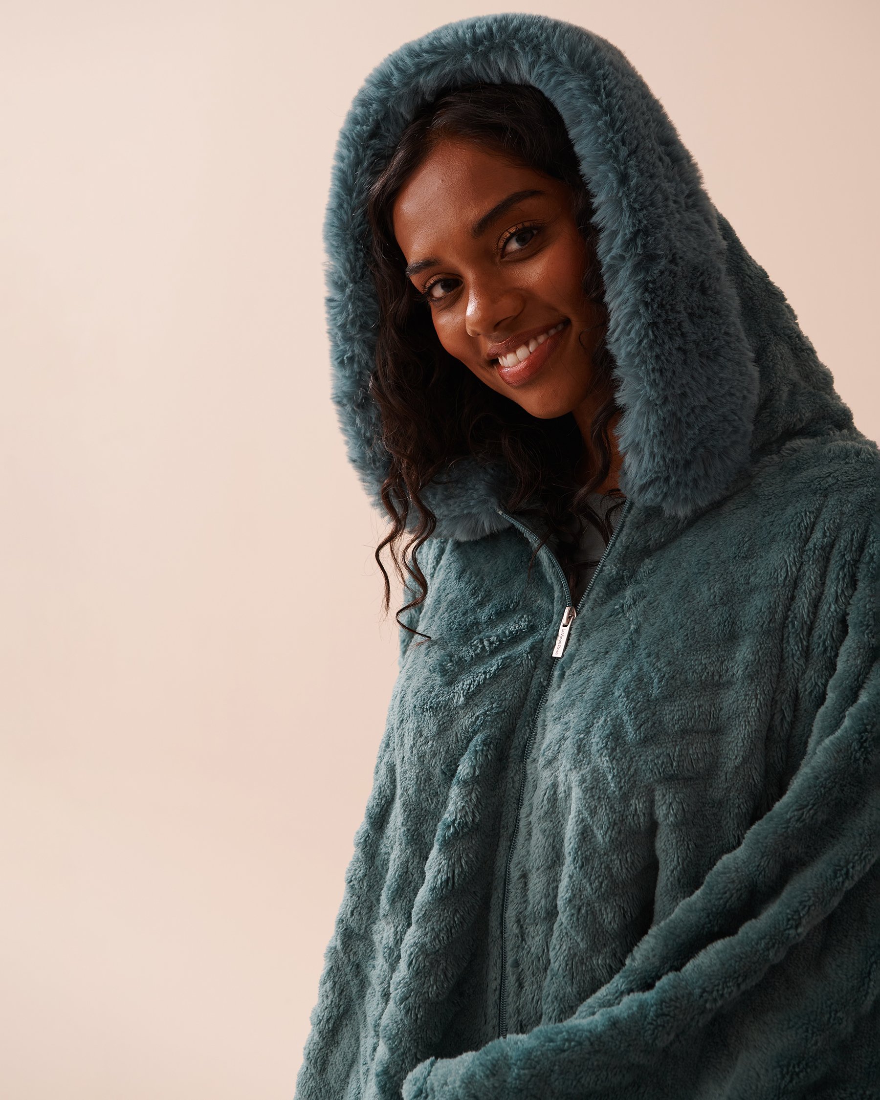 LA VIE EN ROSE Cable Effect Soft Plush Hooded Cape Forest Green 40700360 - View3