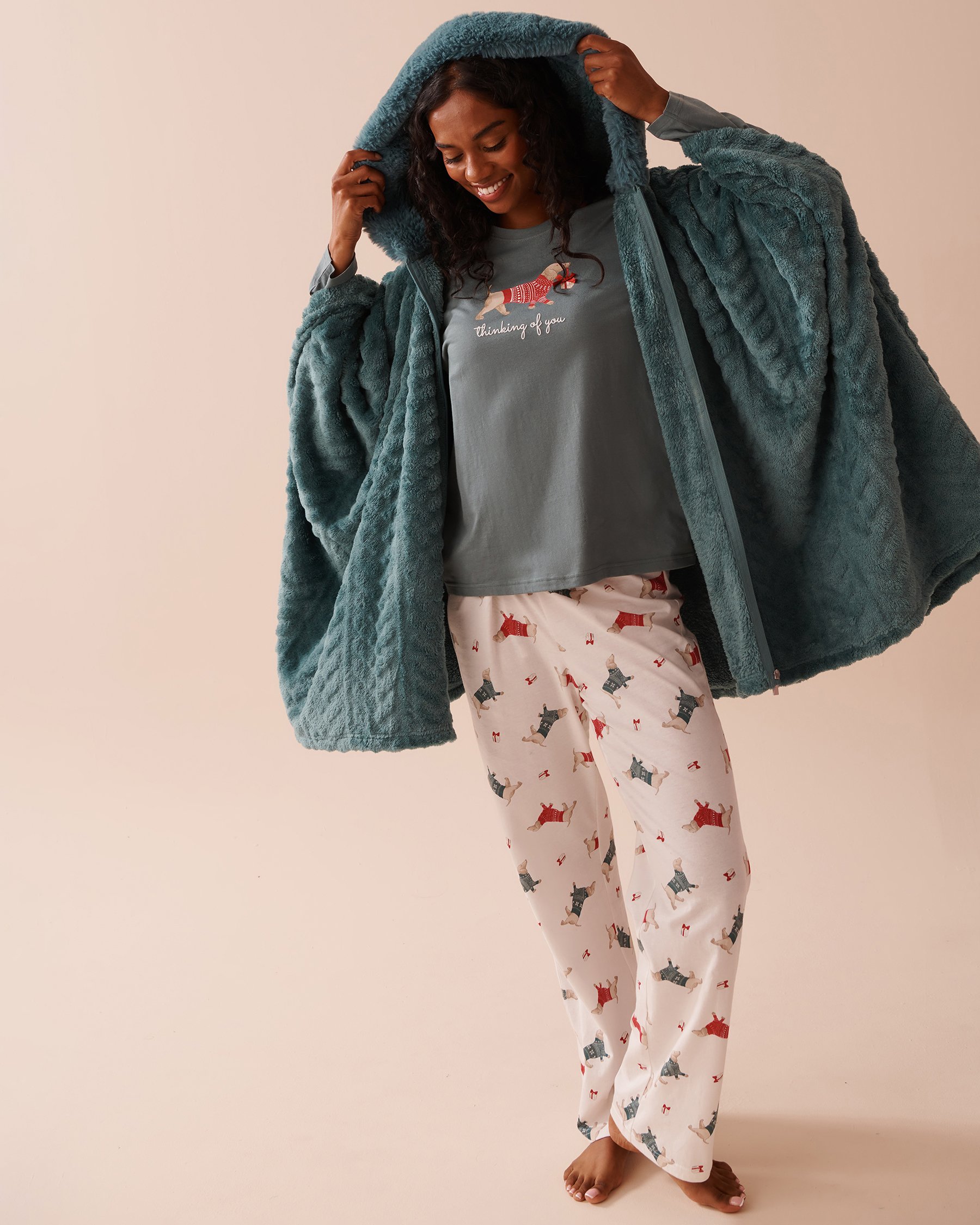LA VIE EN ROSE Cable Effect Soft Plush Hooded Cape Forest Green 40700360 - View5