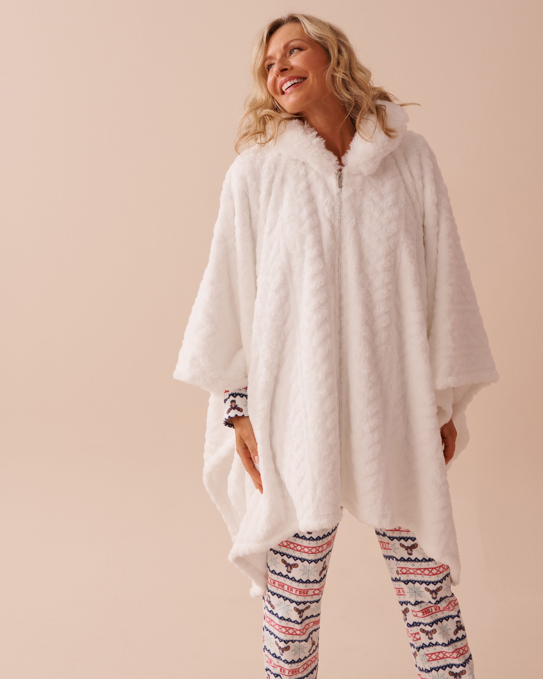 LA VIE EN ROSE Cable Effect Soft Plush Hooded Cape Snow White 40700360 - View1