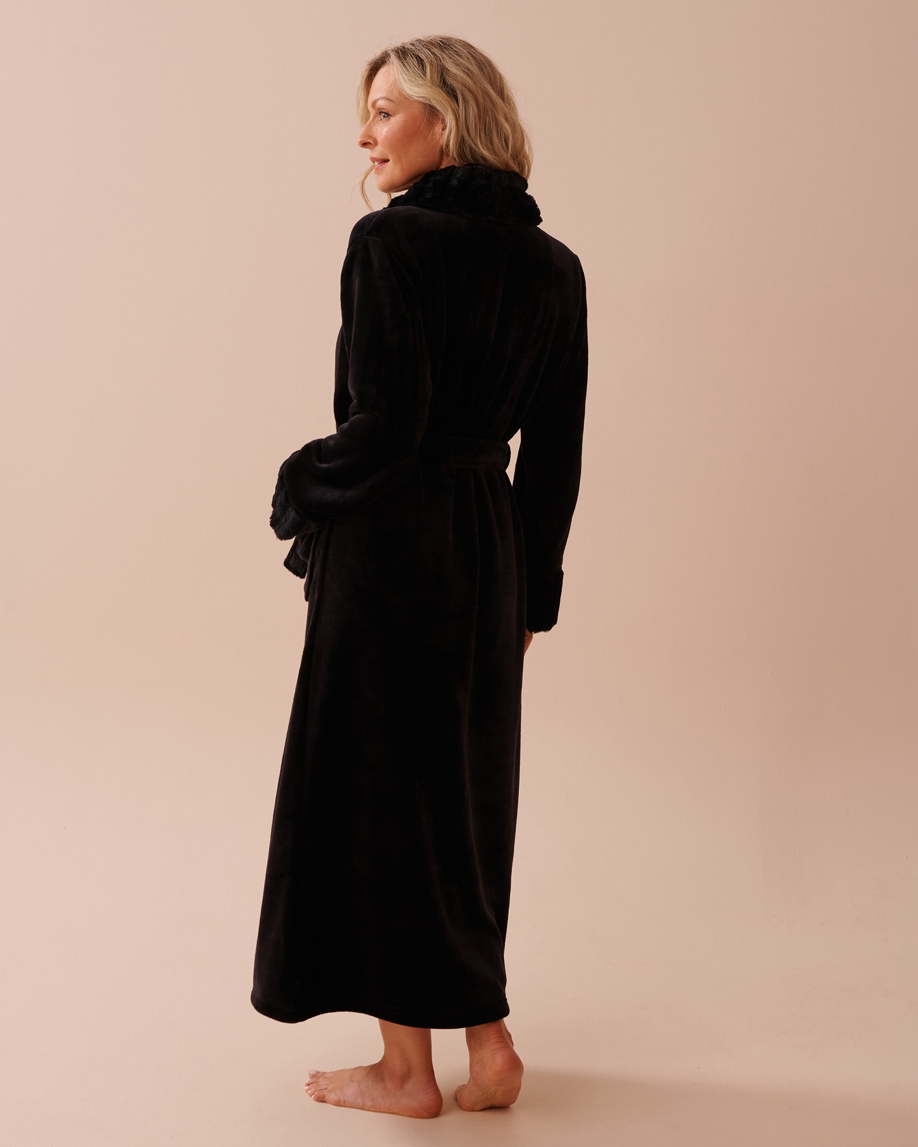 LA VIE EN ROSE Robe de chambre longue en peluche douce et fausse fourrure Noir classique 40600197 - View2