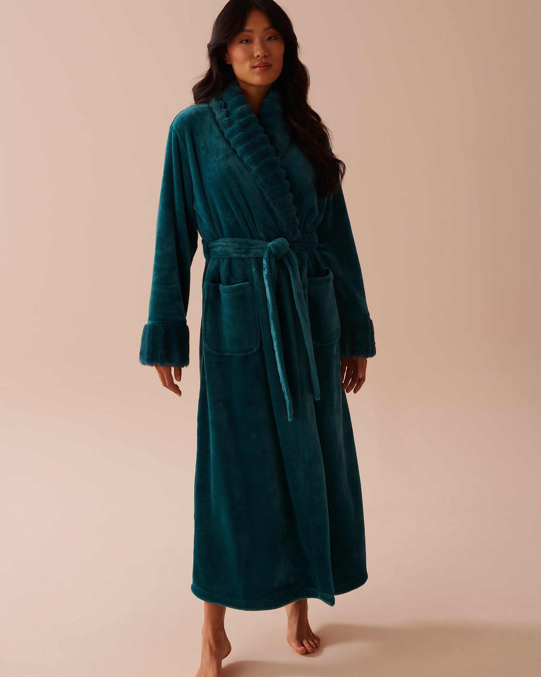 LA VIE EN ROSE Long Faux Fur and Soft Plush Robe Fir Green 40600197 - View3