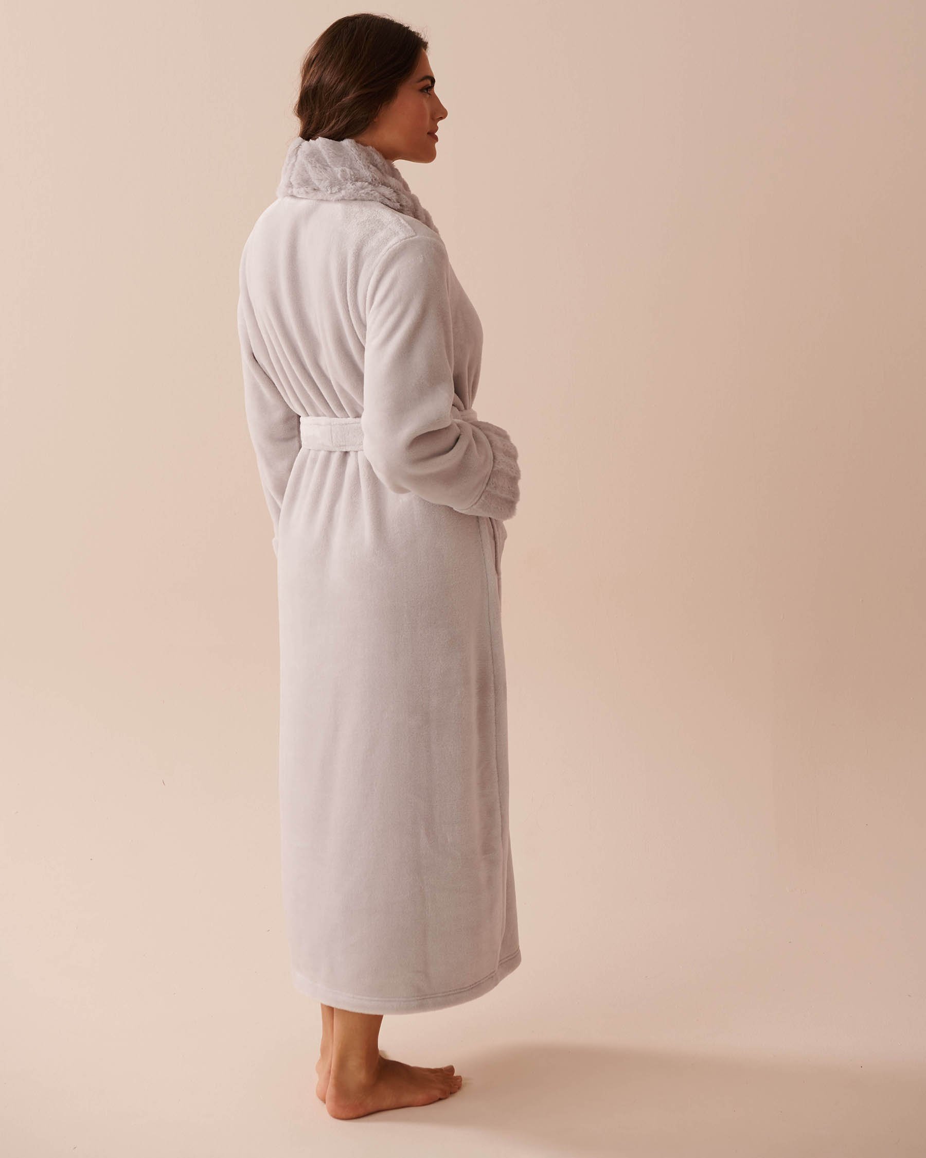 LA VIE EN ROSE Long Faux Fur and Soft Plush Robe Grey 40600197 - View2