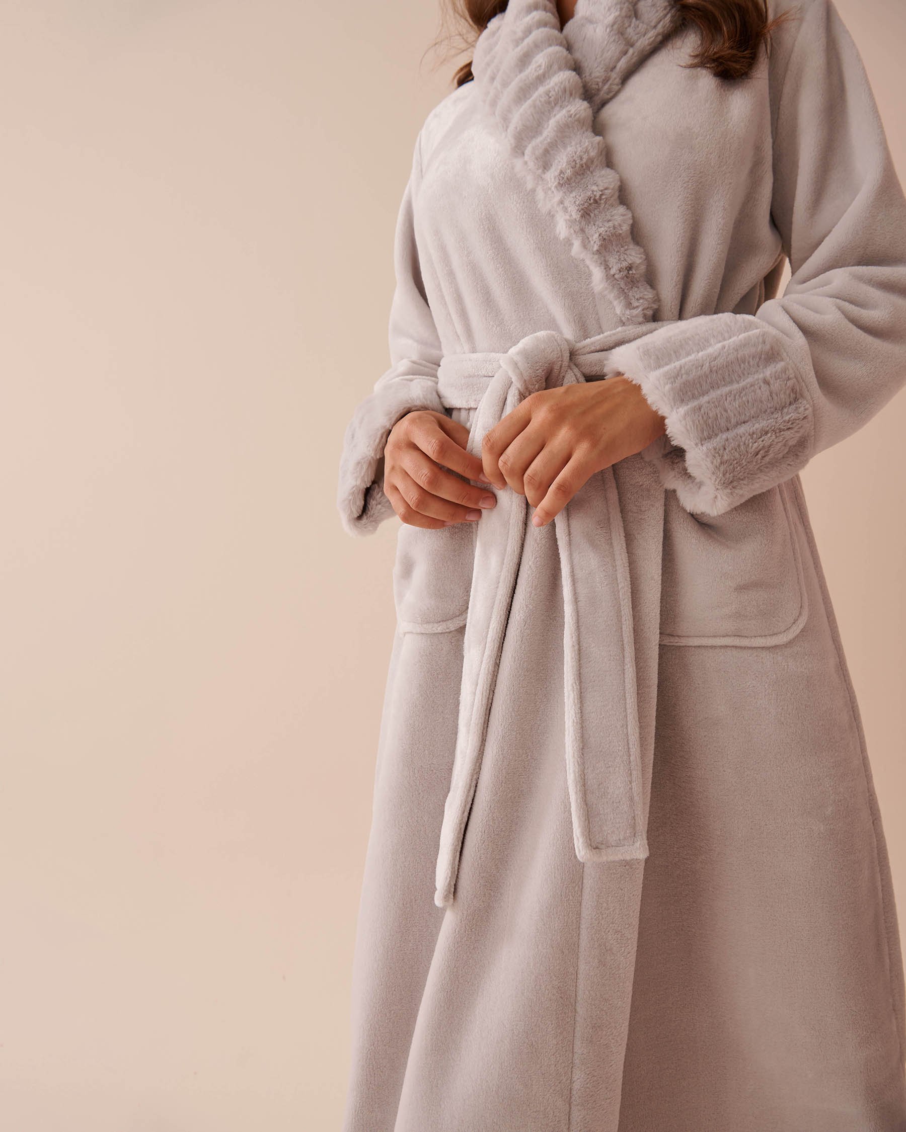 LA VIE EN ROSE Long Faux Fur and Soft Plush Robe Grey 40600197 - View3