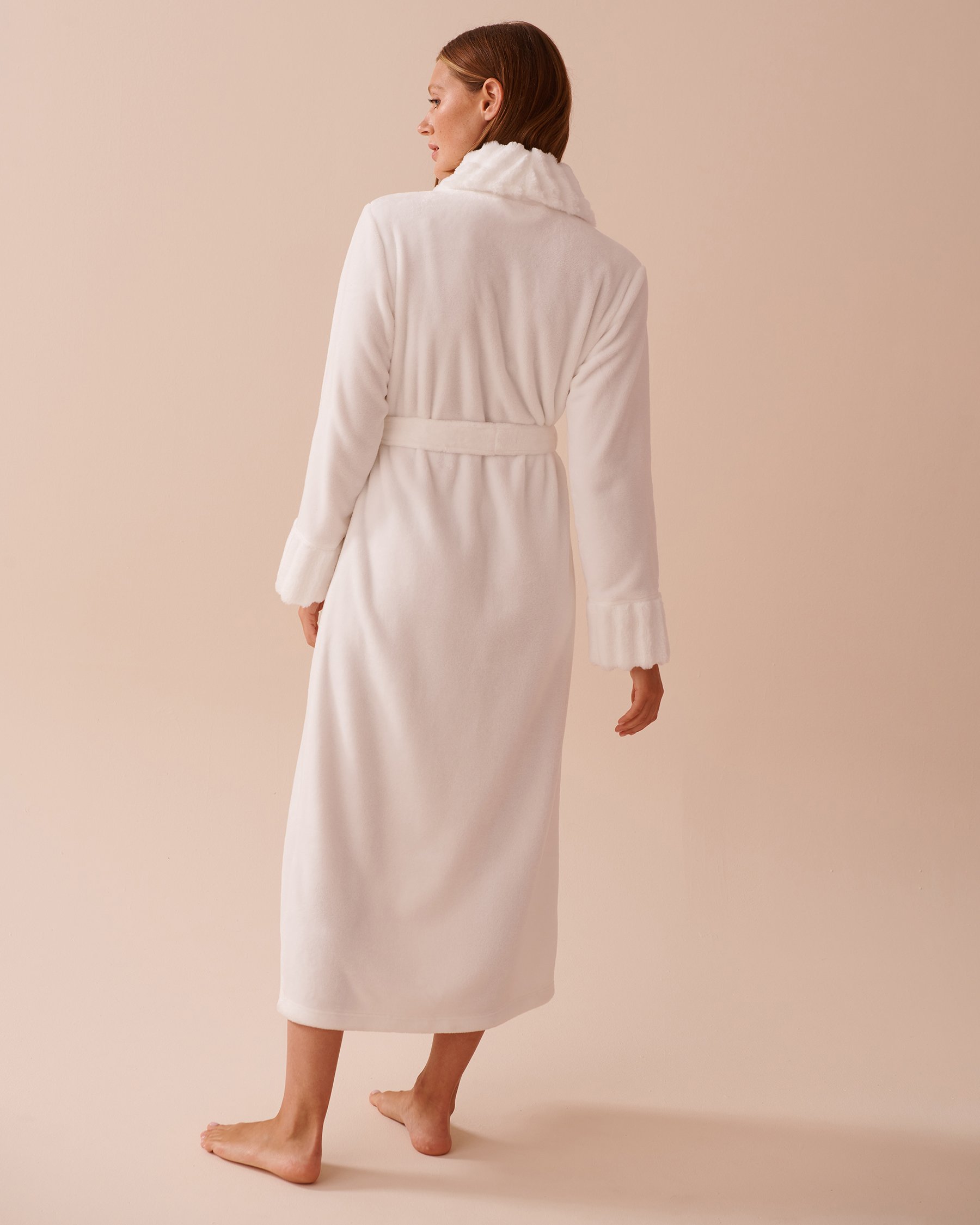 LA VIE EN ROSE Robe de chambre longue en peluche douce et fausse fourrure Blanc neige 40600197 - View2