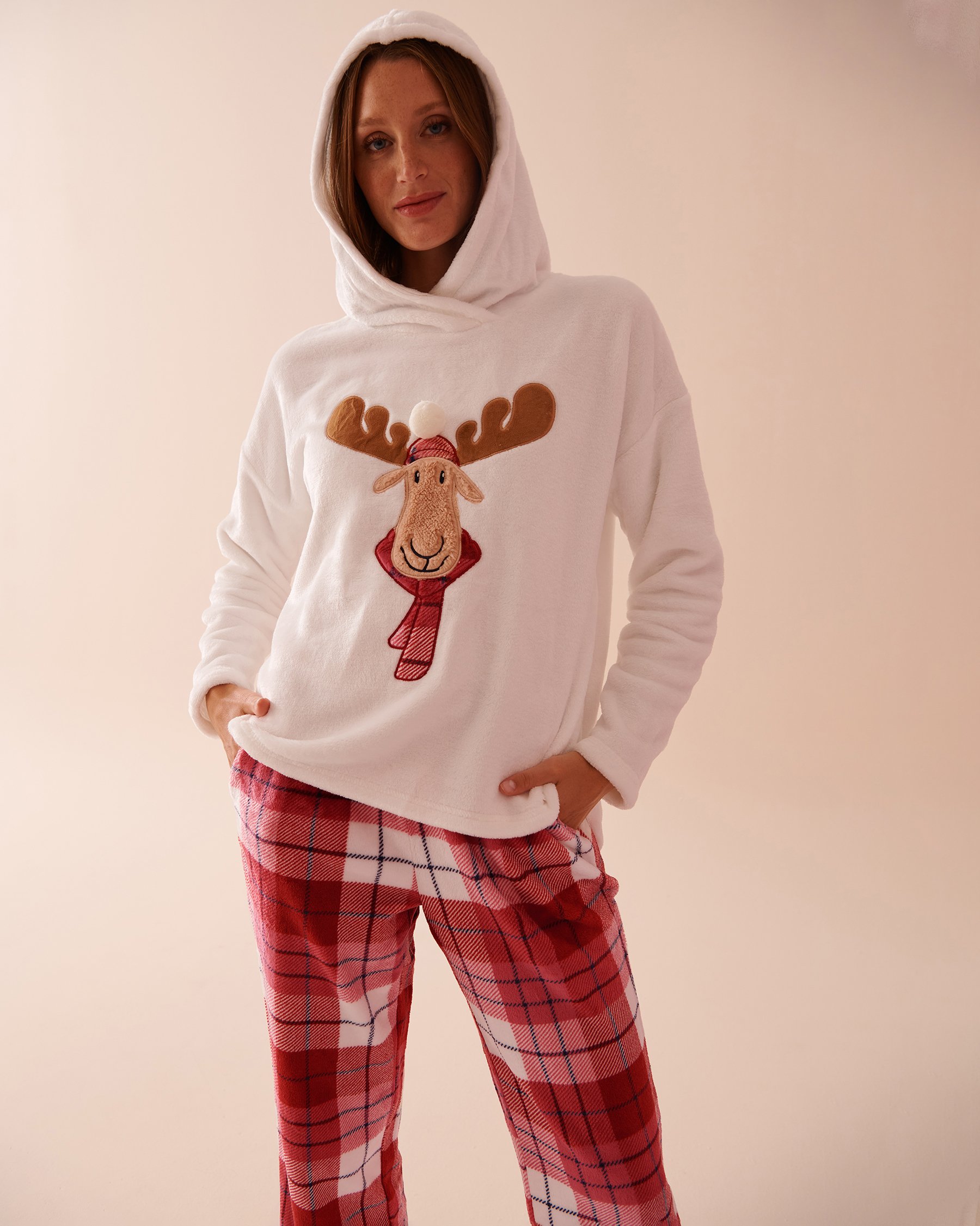LA VIE EN ROSE Moose Print Soft Plush PJ Set Moose/Red Plaid 40400078 - View4