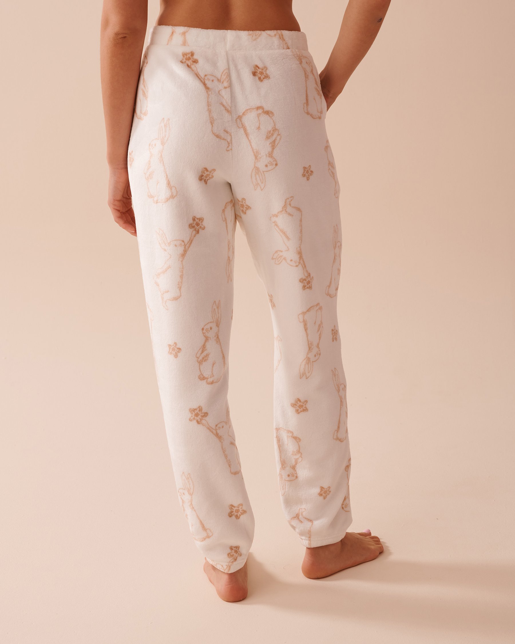 LA VIE EN ROSE Rabbit Print Soft Plush PJ Set Rabbit/Snow White 40400079 - View5