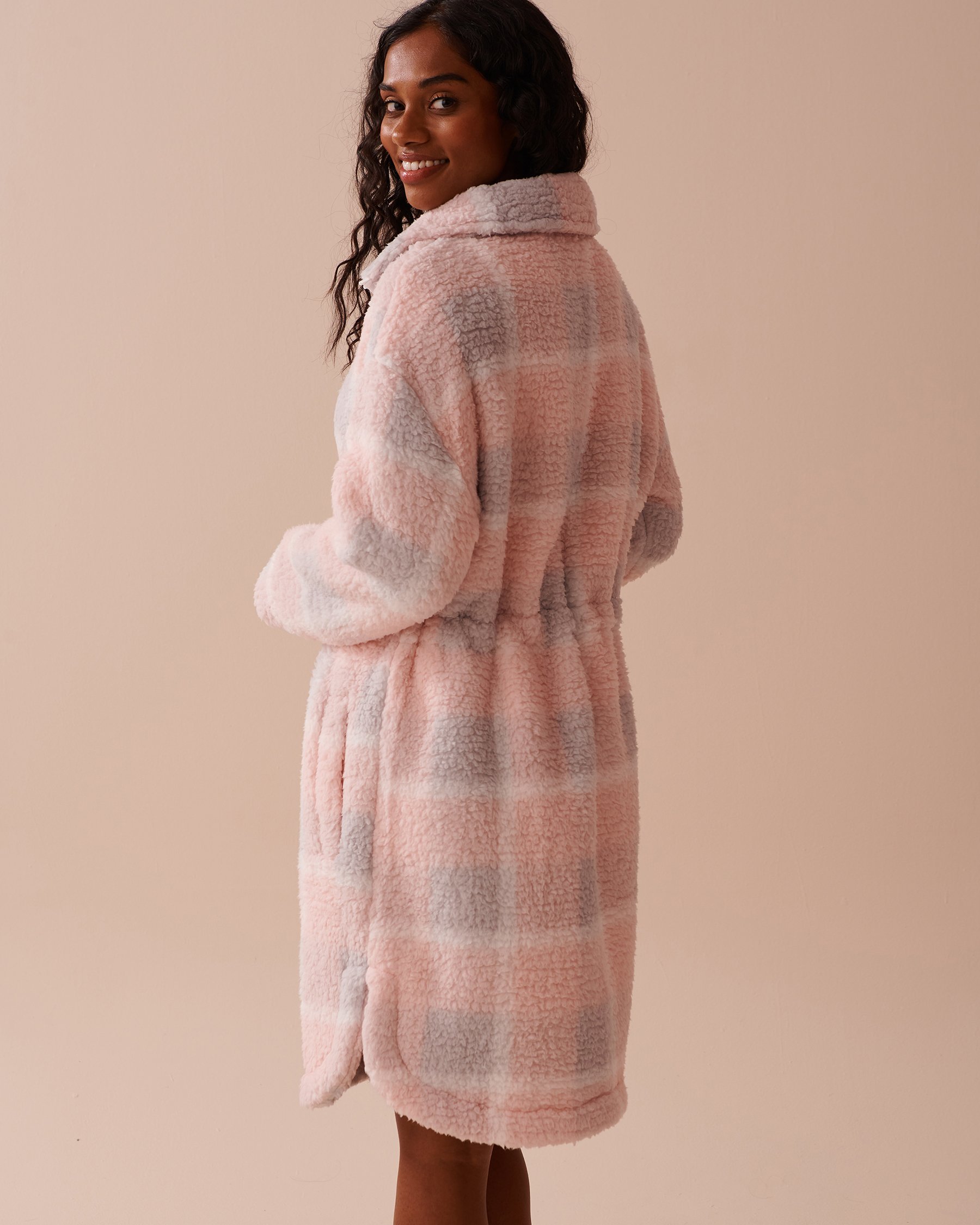 LA VIE EN ROSE Zip-up Funnel Neck Sherpa Robe Pink & Grey Plaid 40600186 - View2