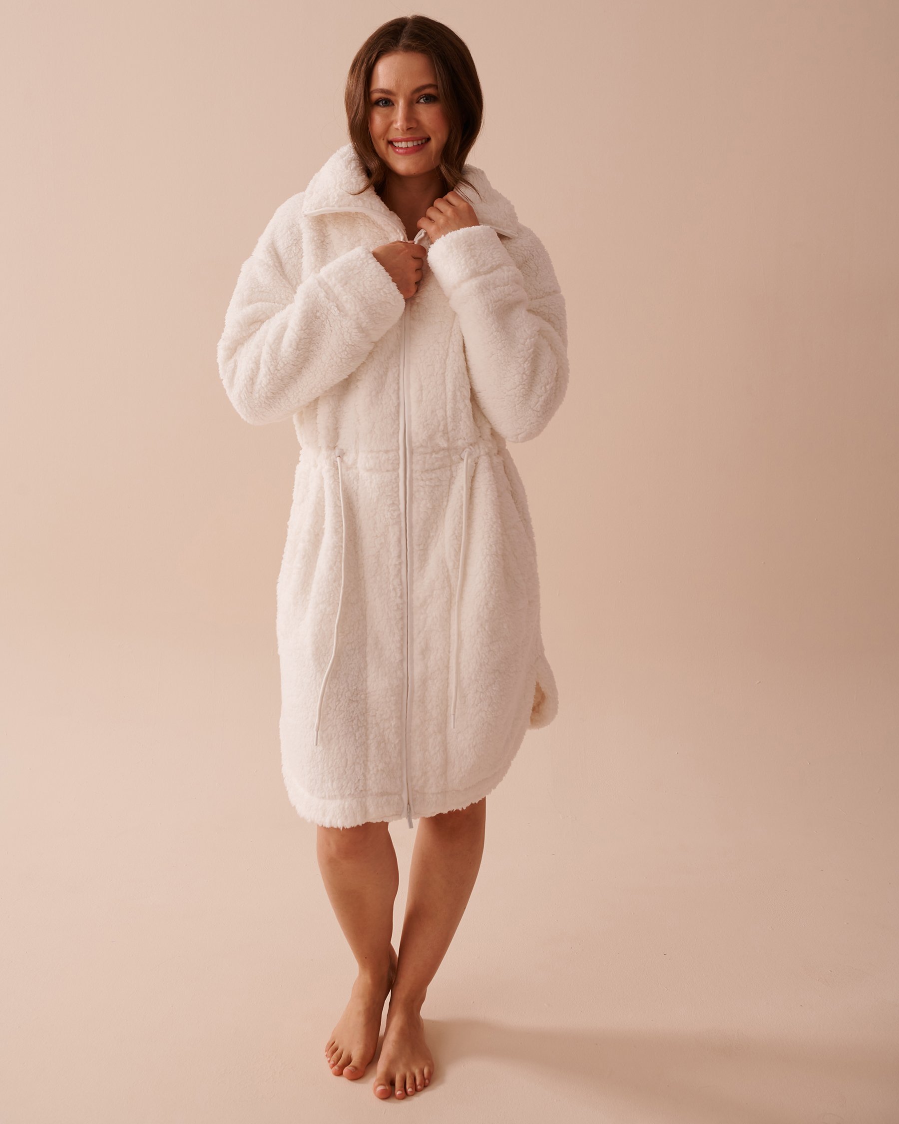LA VIE EN ROSE Zip-up Funnel Neck Sherpa Robe Snow White 40600186 - View1