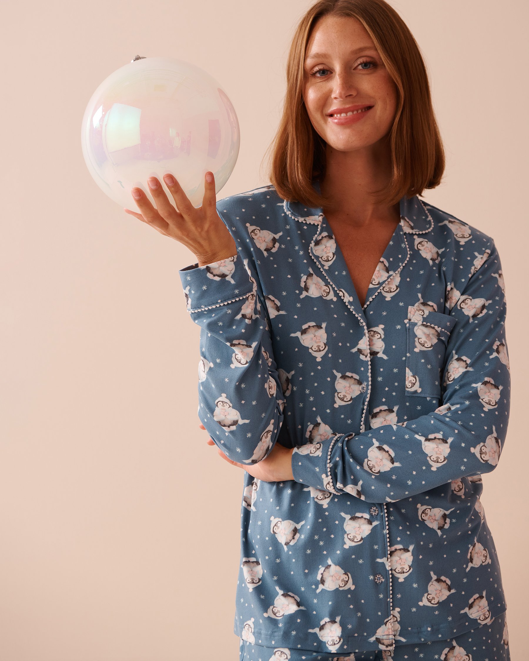 LA VIE EN ROSE Penguin Print Super Soft Button-down Shirt Penguin/Blue 40100650 - View4