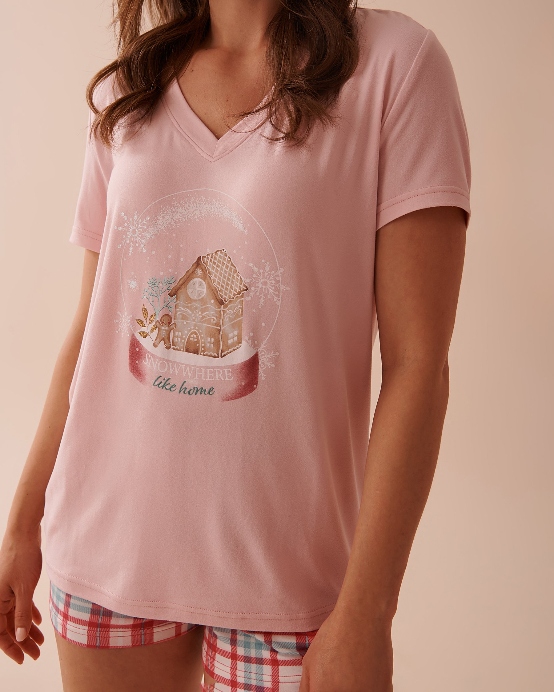 LA VIE EN ROSE Gingerbread Print Super Soft V-neck T-shirt Fairy Pink 40100655 - View3