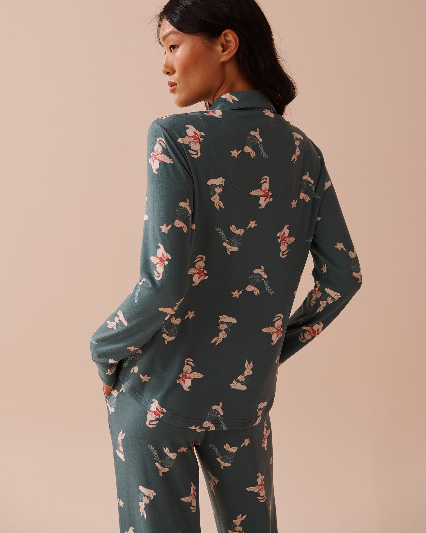 LA VIE EN ROSE Rabbit Print Super Soft Button-down Shirt Rabbit/Forest Green 40100660 - View2