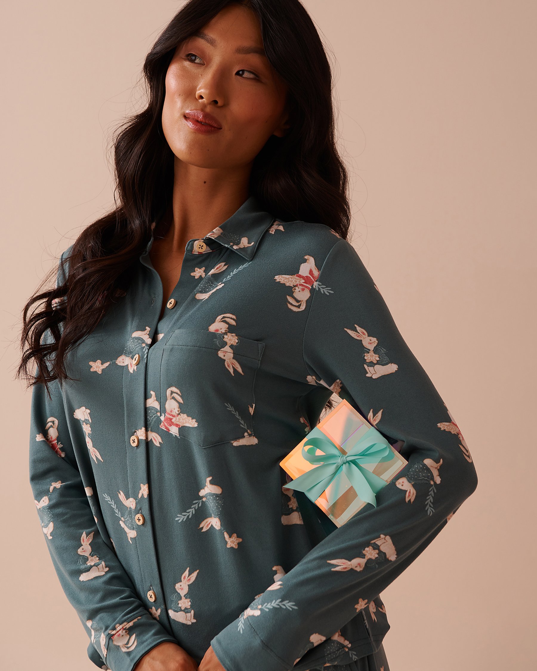 LA VIE EN ROSE Rabbit Print Super Soft Button-down Shirt Rabbit/Forest Green 40100660 - View5