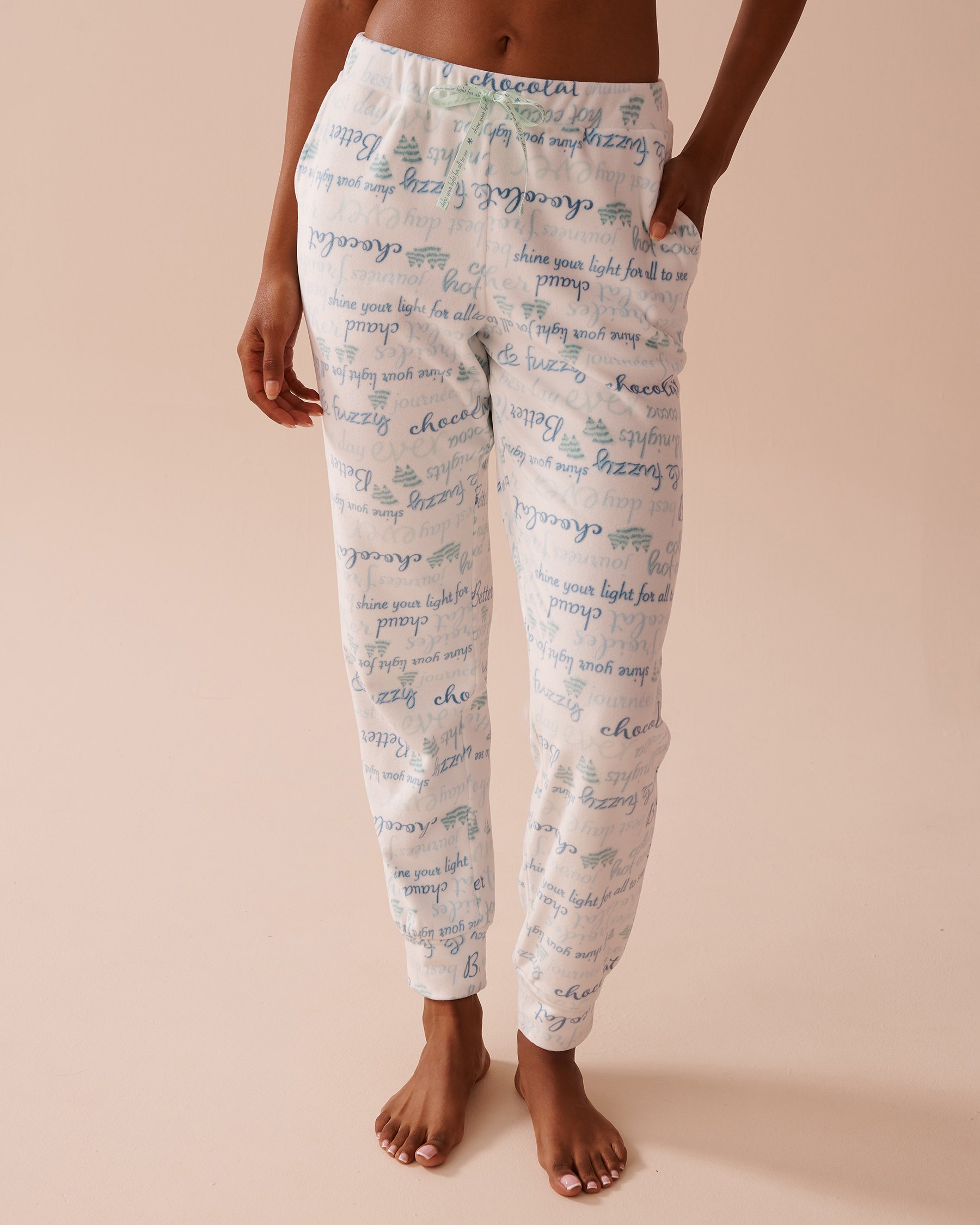 LA VIE EN ROSE Winter Print Soft Velour Jogger Pajama Pants Snow White 40200627 - View1