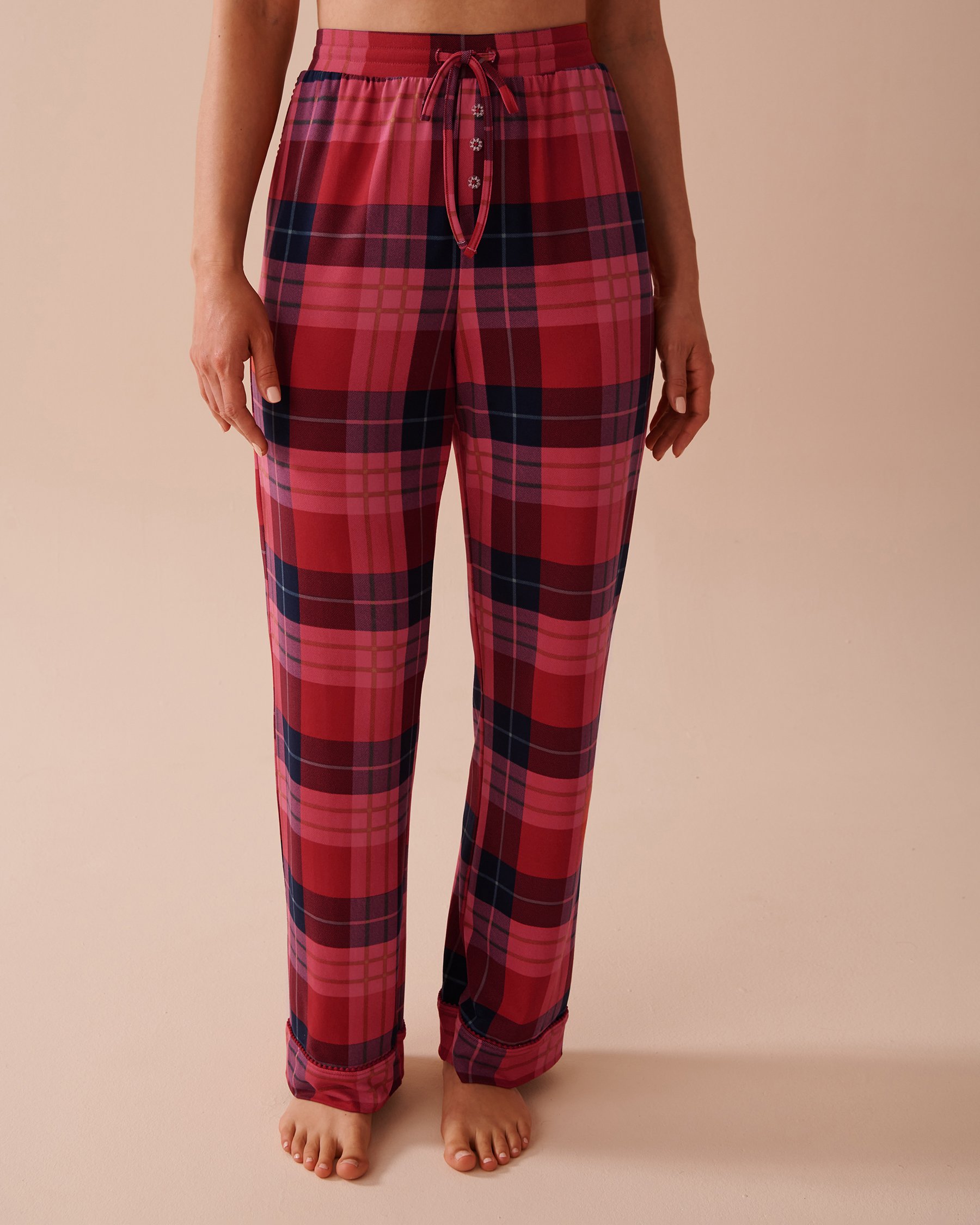 LA VIE EN ROSE Pantalon de pyjama ultra doux à carreaux rouges Carreaux rouges et bleus 40200642 - Voir1
