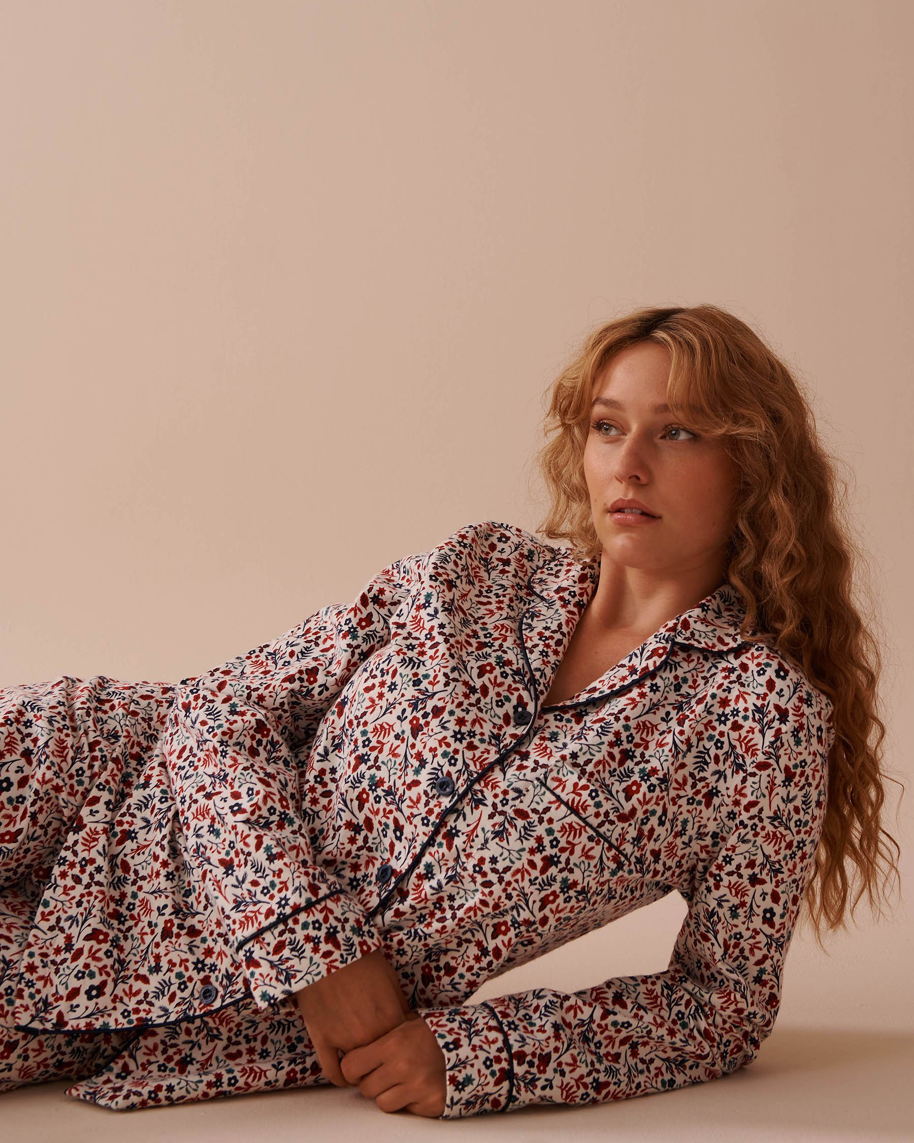 LA VIE EN ROSE Winter Flowers Print Flannel PJ Set Red & Blue Winter Flowers 40400073 - View4