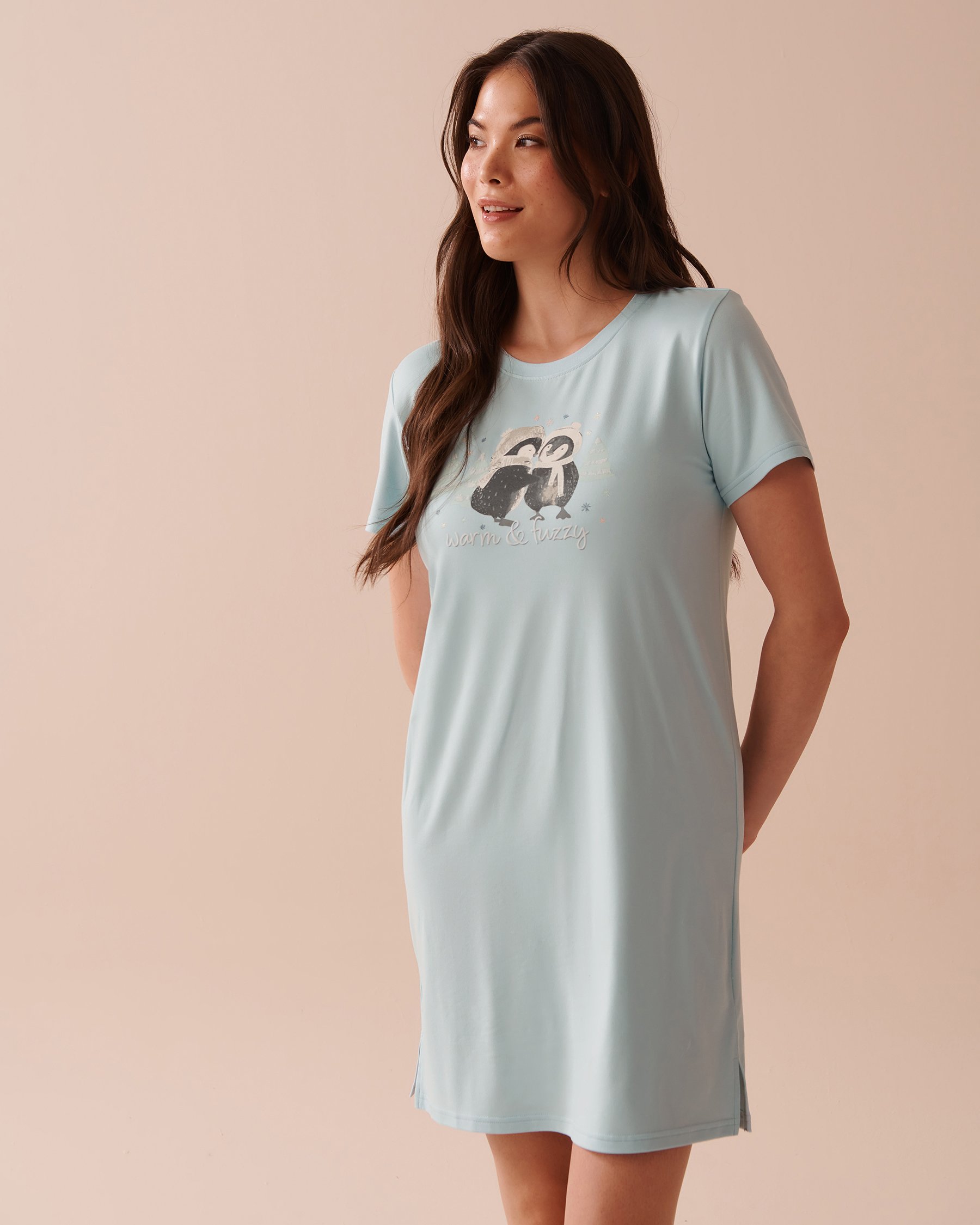LA VIE EN ROSE Chemise de nuit manches courtes ultra douce à imprimé pingouin Bleu hivernal 40500392 - Voir1