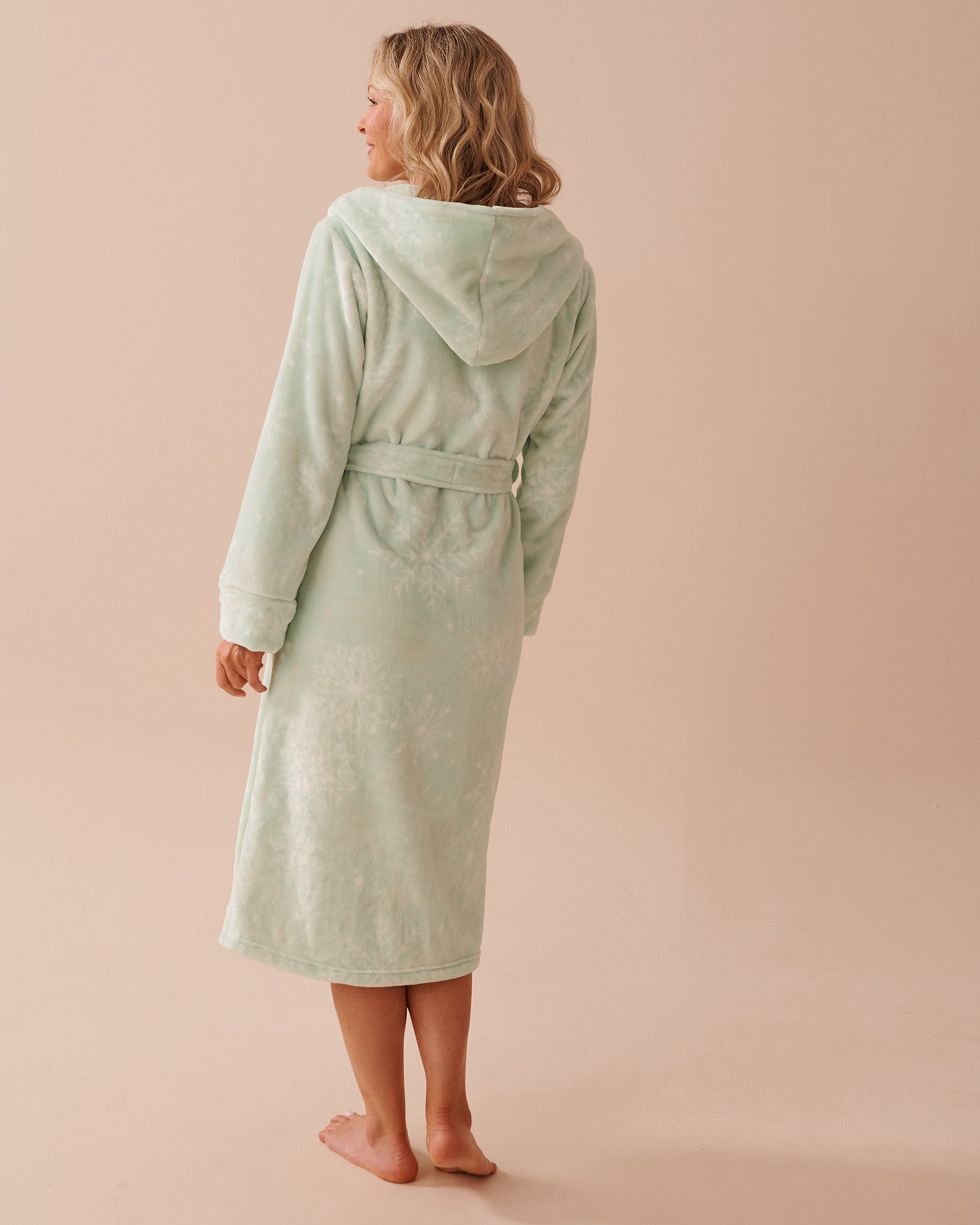 LA VIE EN ROSE Robe de chambre à capuchon imprimé flocons en peluche douce Vert menthe/Flocons 40600192 - Voir2