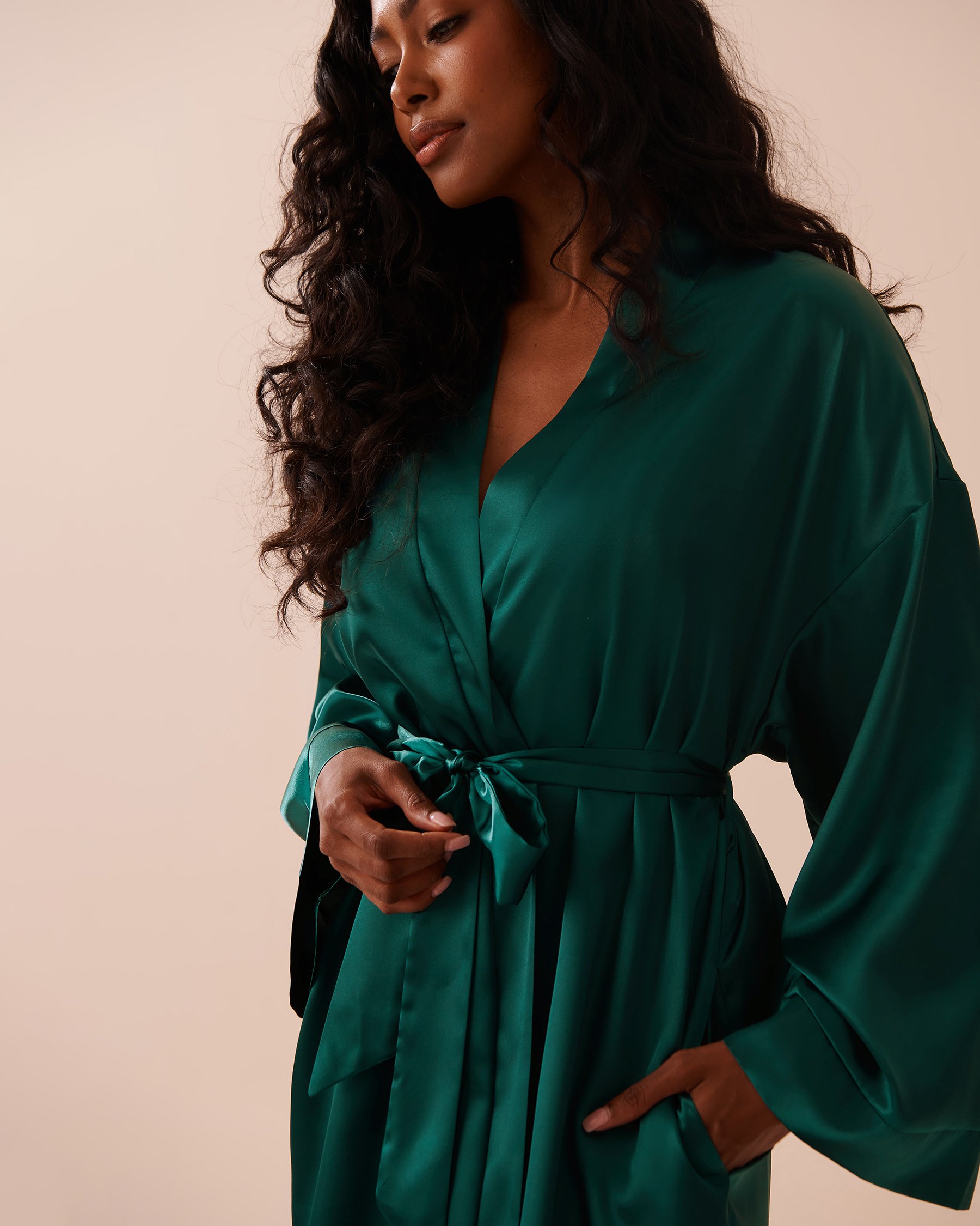LA VIE EN ROSE Shiny Satin Kimono Fir Green 60600084 - View2