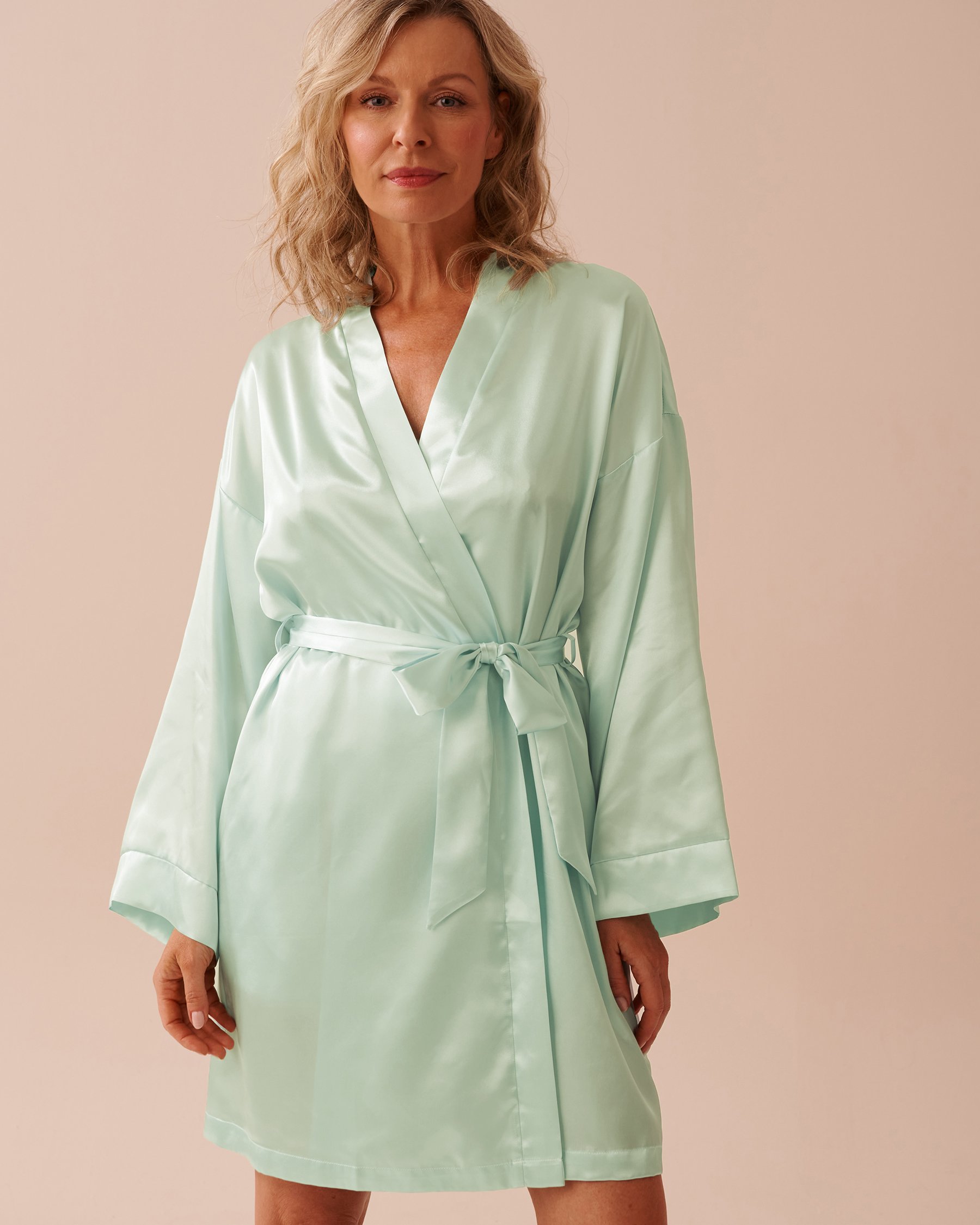 LA VIE EN ROSE Kimono en satin brillant Bleu menthe 60600084 - View3
