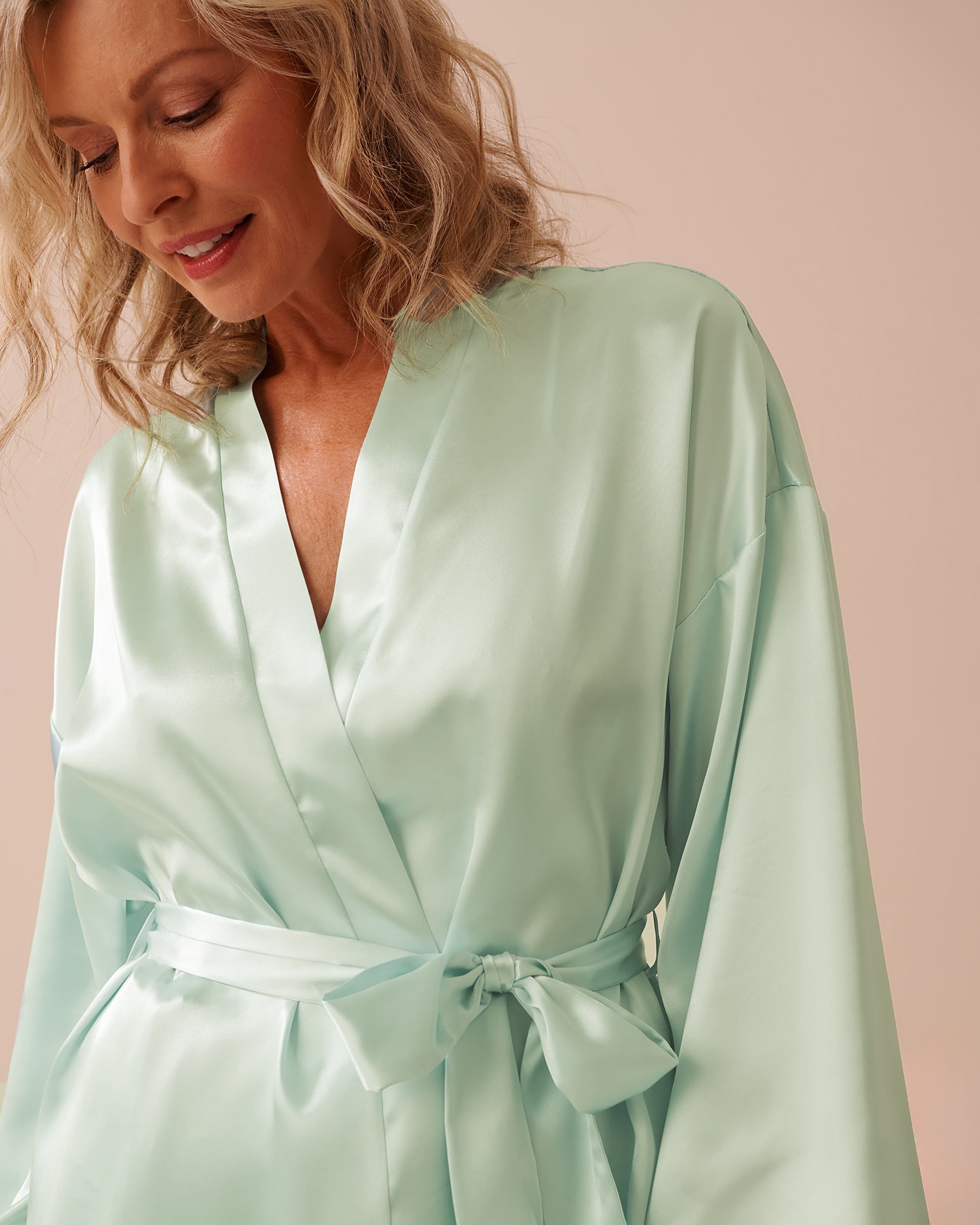 LA VIE EN ROSE Kimono en satin brillant Bleu menthe 60600084 - View4