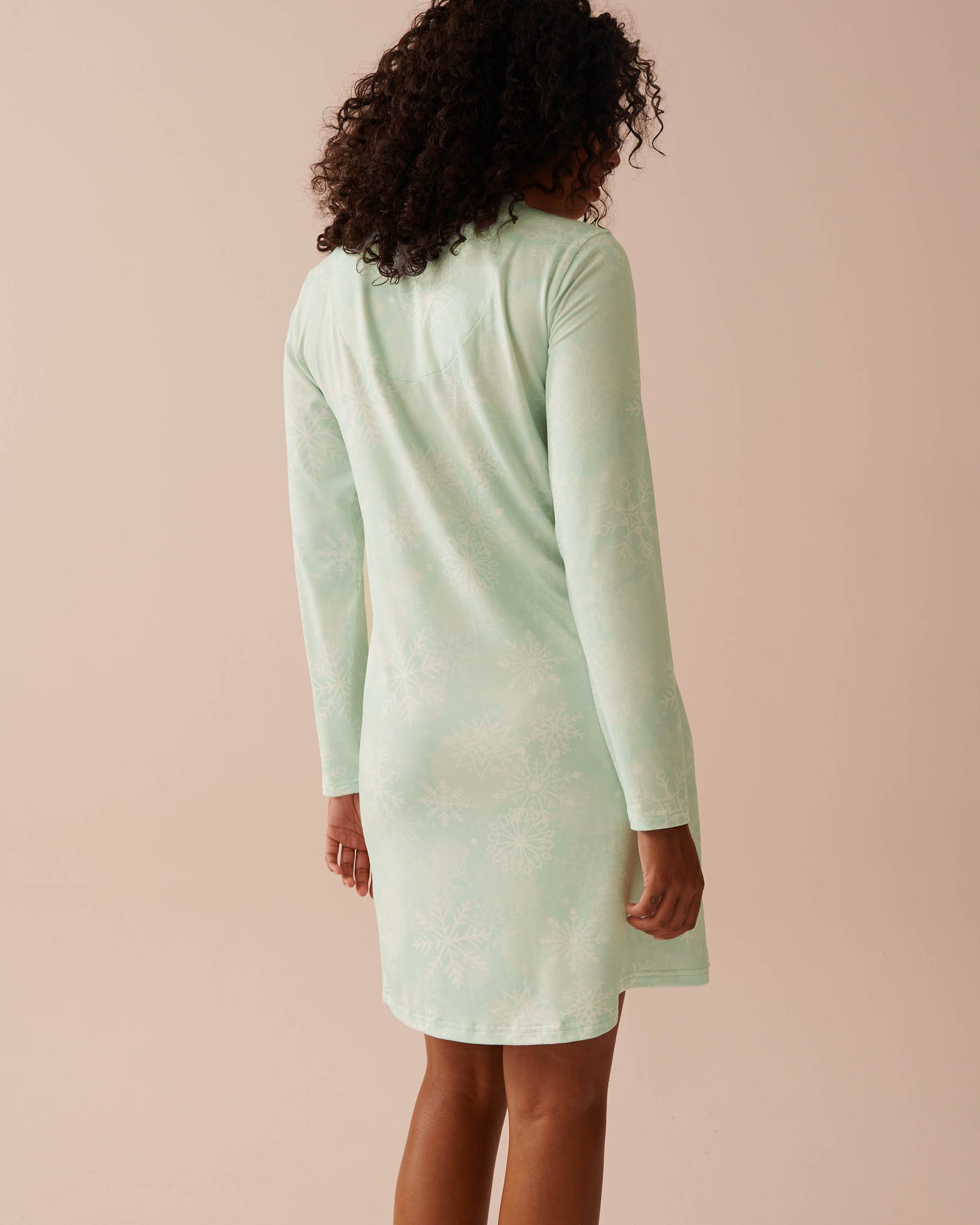 LA VIE EN ROSE Snowflake Print Super Soft Long Sleeve Sleepshirt Mint Green/Snowflakes 40500383 - View2