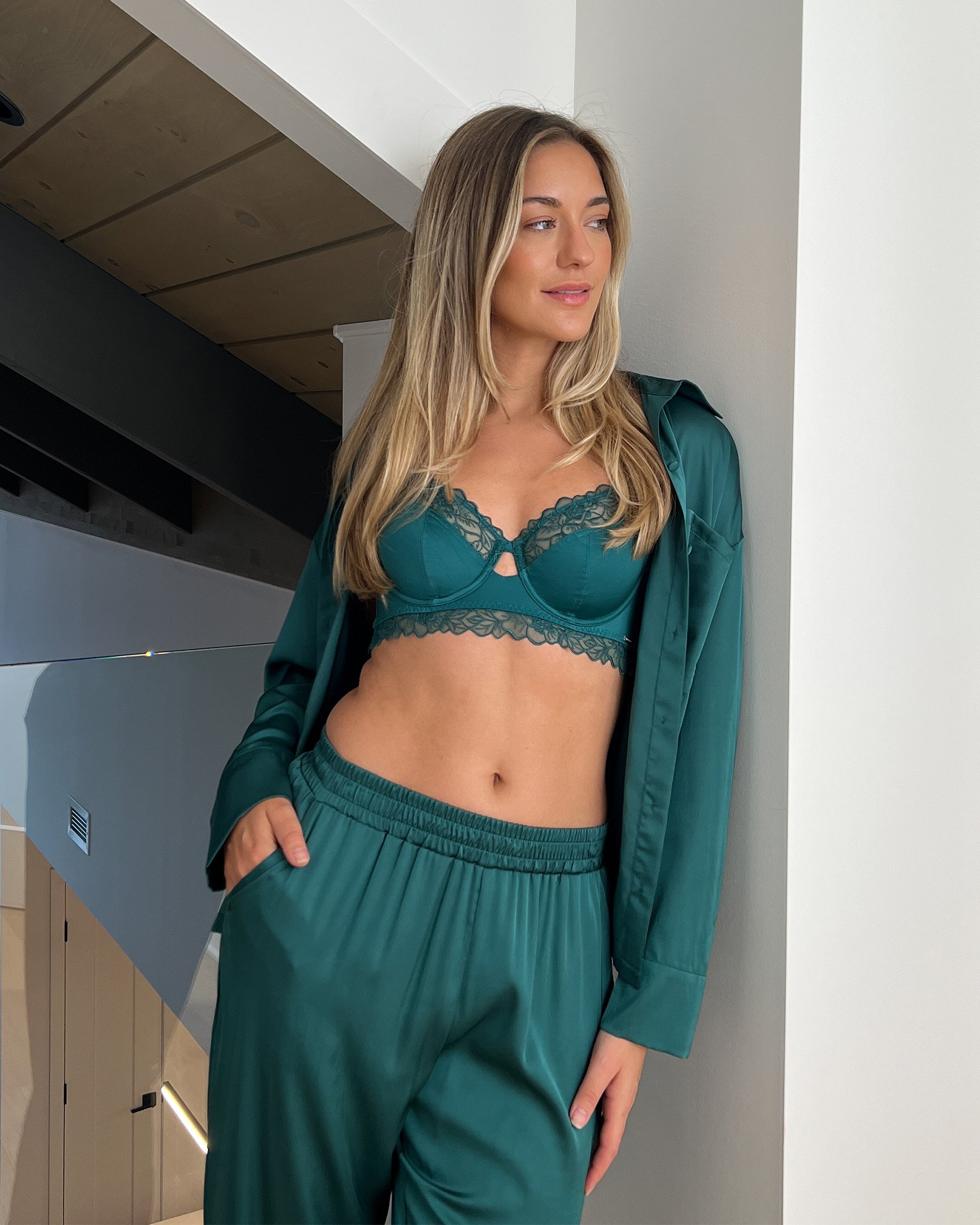 LA VIE EN ROSE Soutien-gorge sans doublure en résille et microfibre brillante Vert sapin 10100157 - Voir4