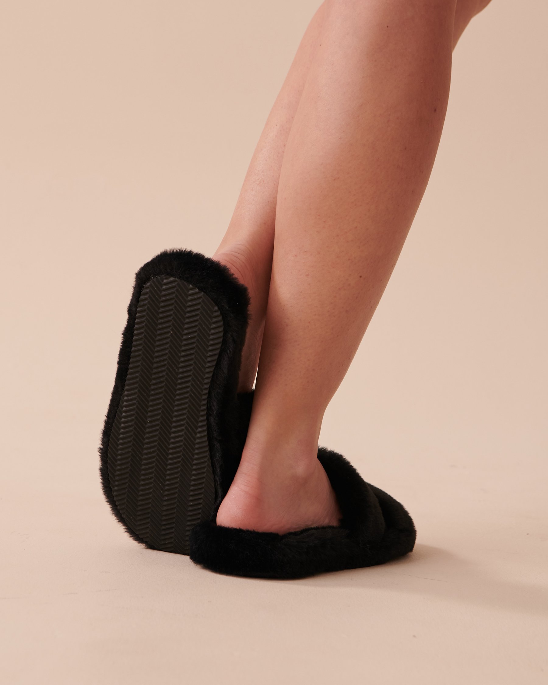 LA VIE EN ROSE Faux Fur Slide Slippers Black 40700313 - View2