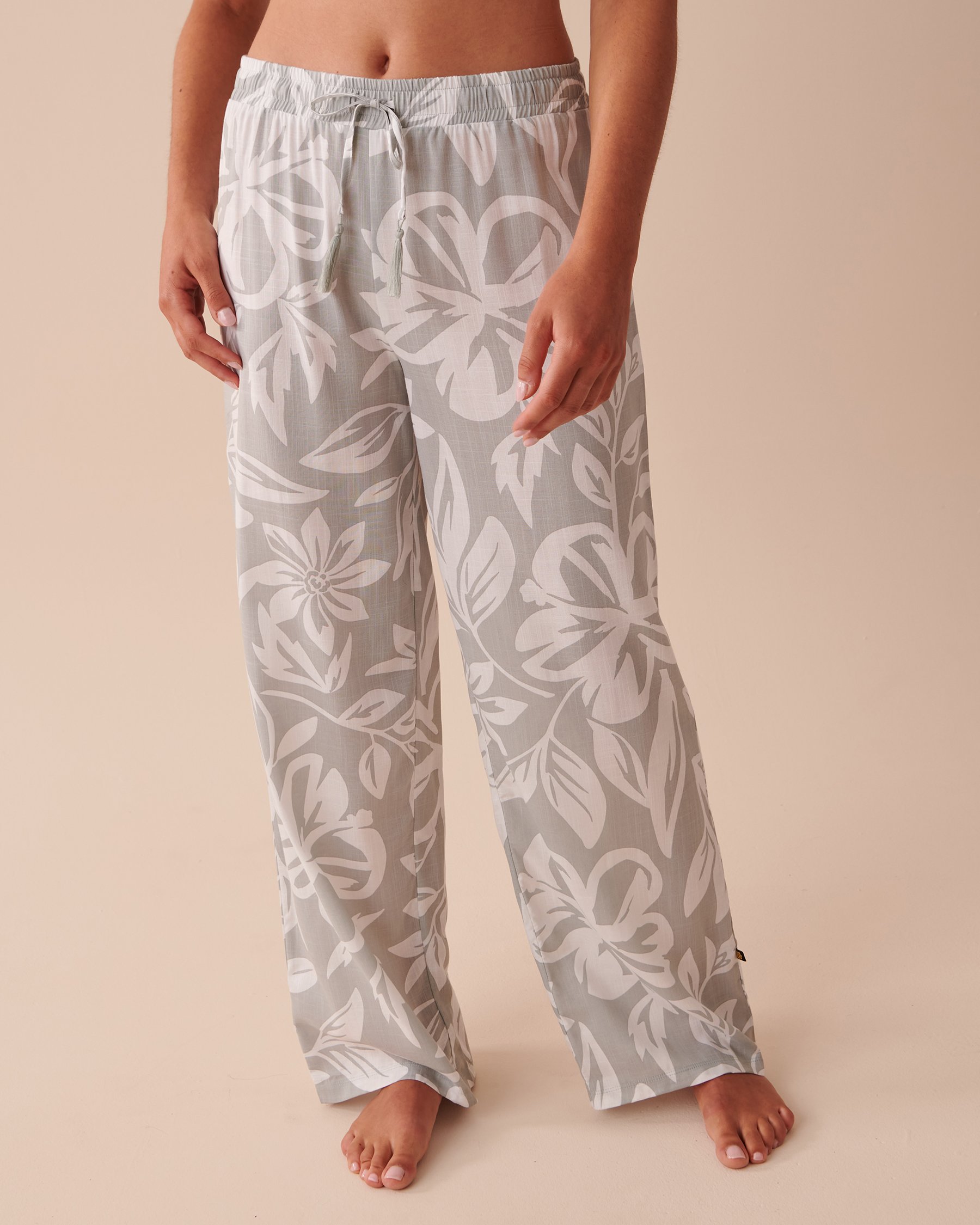 LA VIE EN ROSE AQUA Pantalon jambe large à fleurs Hibiscus verts pâles 80200043 - Voir1