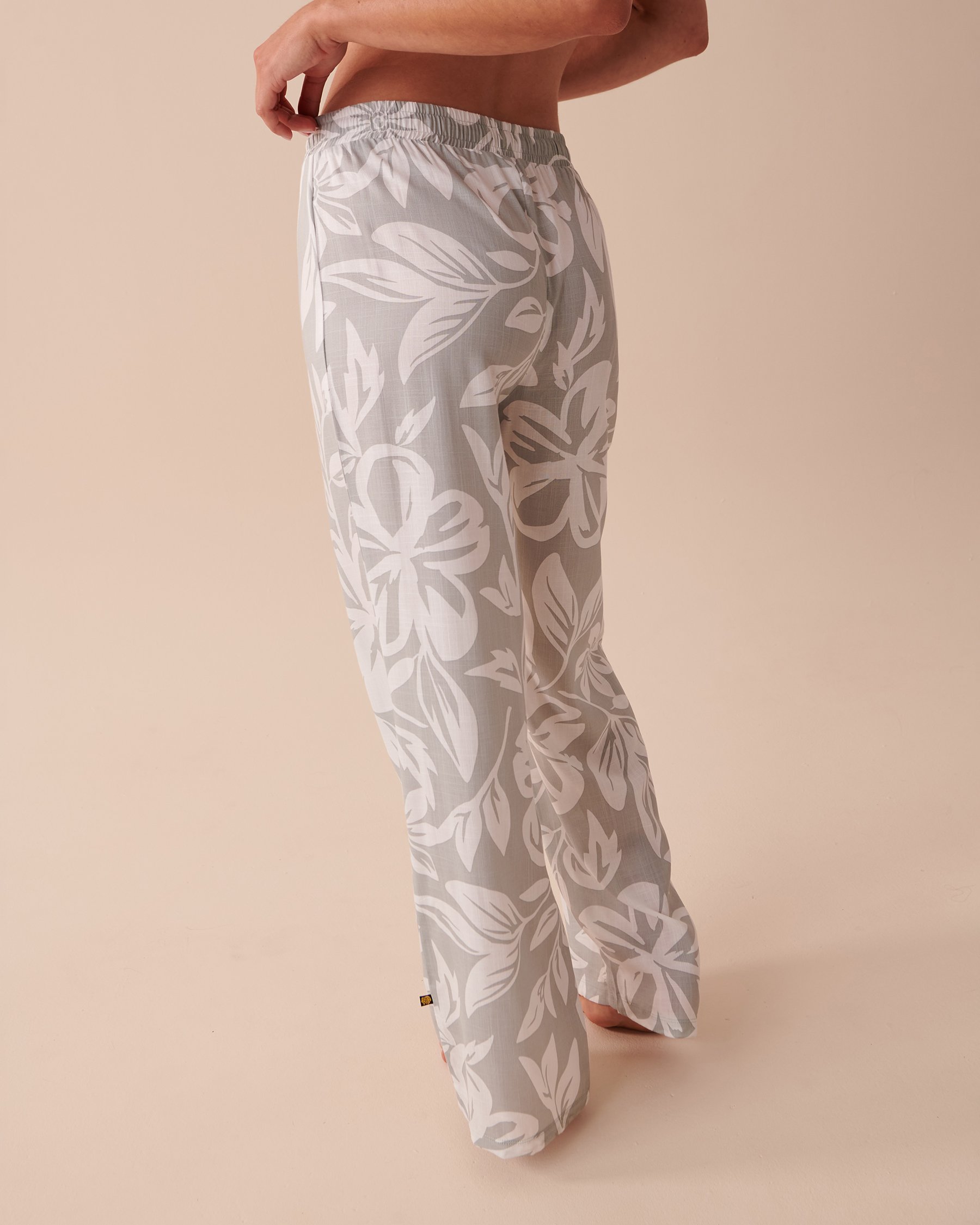 LA VIE EN ROSE AQUA Pantalon jambe large à fleurs Hibiscus verts pâles 80200043 - Voir2