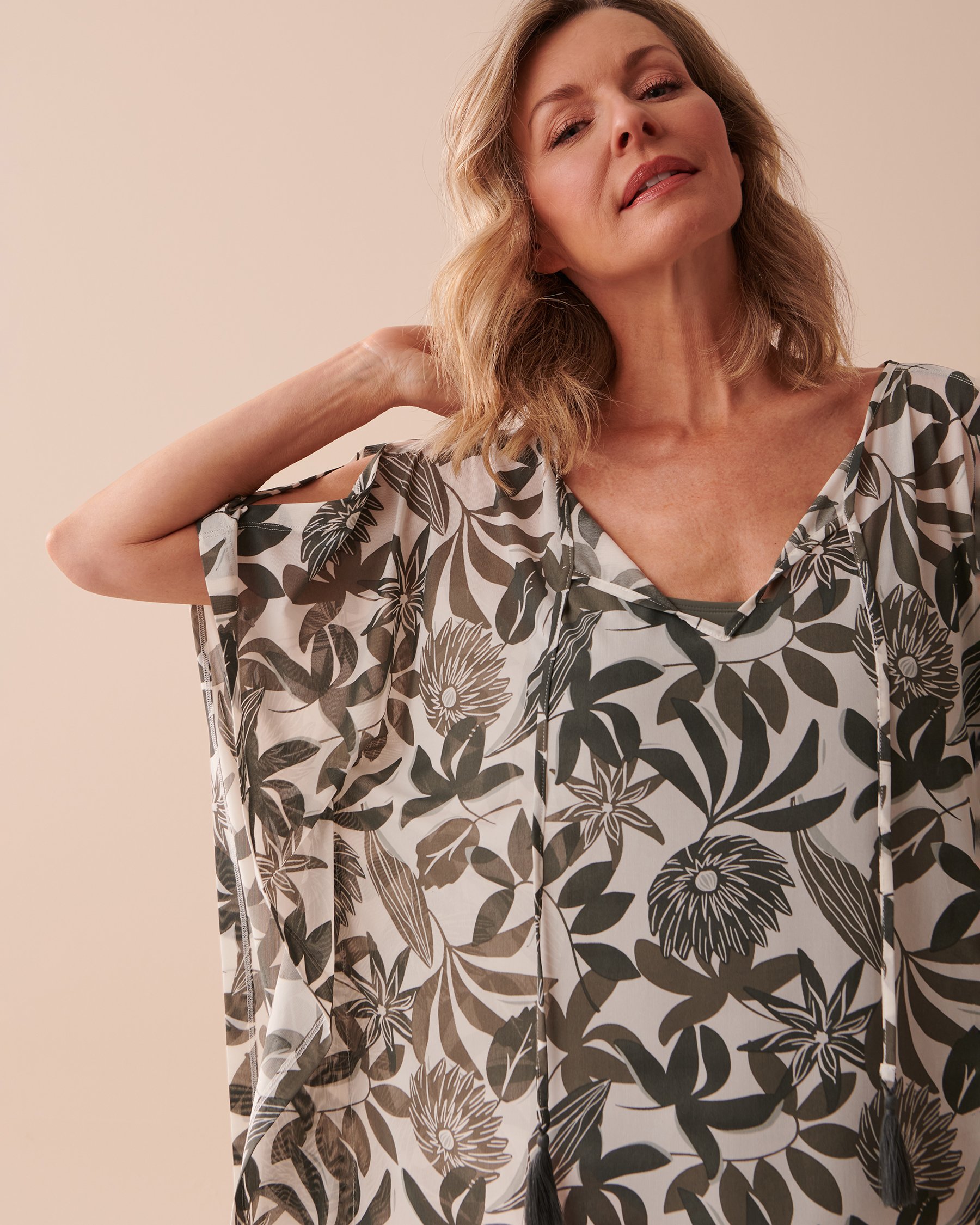 LA VIE EN ROSE Floral Mesh Poncho Khaki Grey Floral 80400048 - View3