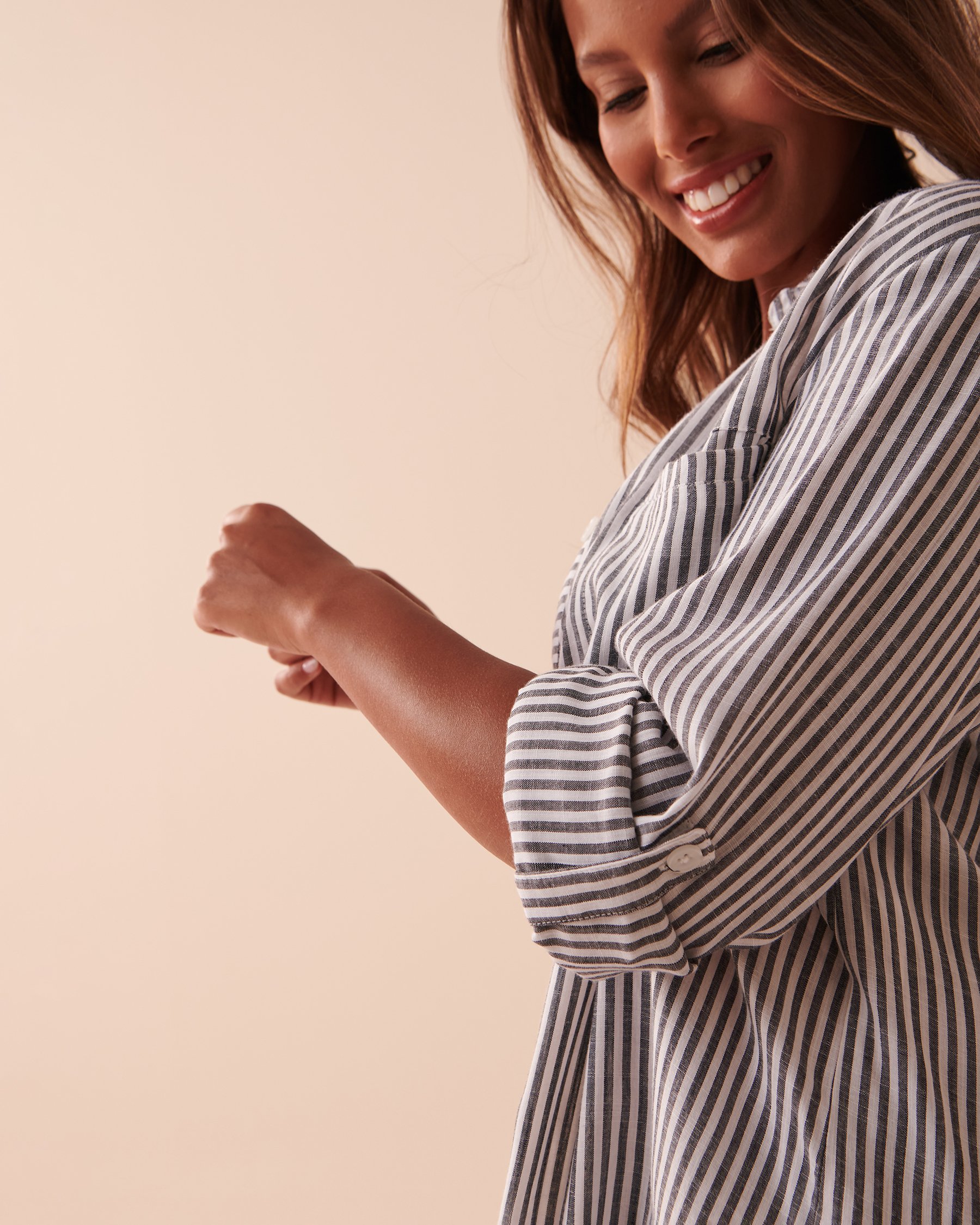 LA VIE EN ROSE AQUA Striped Long Button-down Shirt Striped Black 80100017 - View4