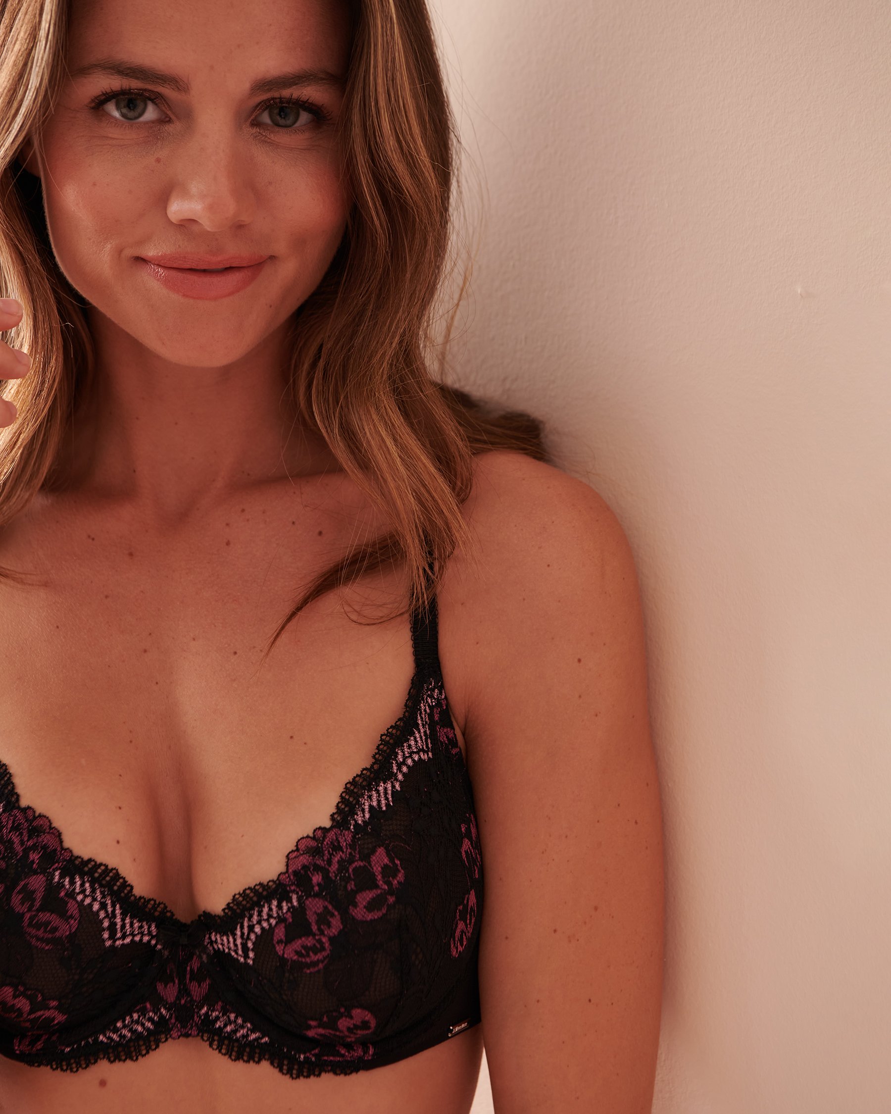 LA VIE EN ROSE Unlined Bra Black 10100126 - View3