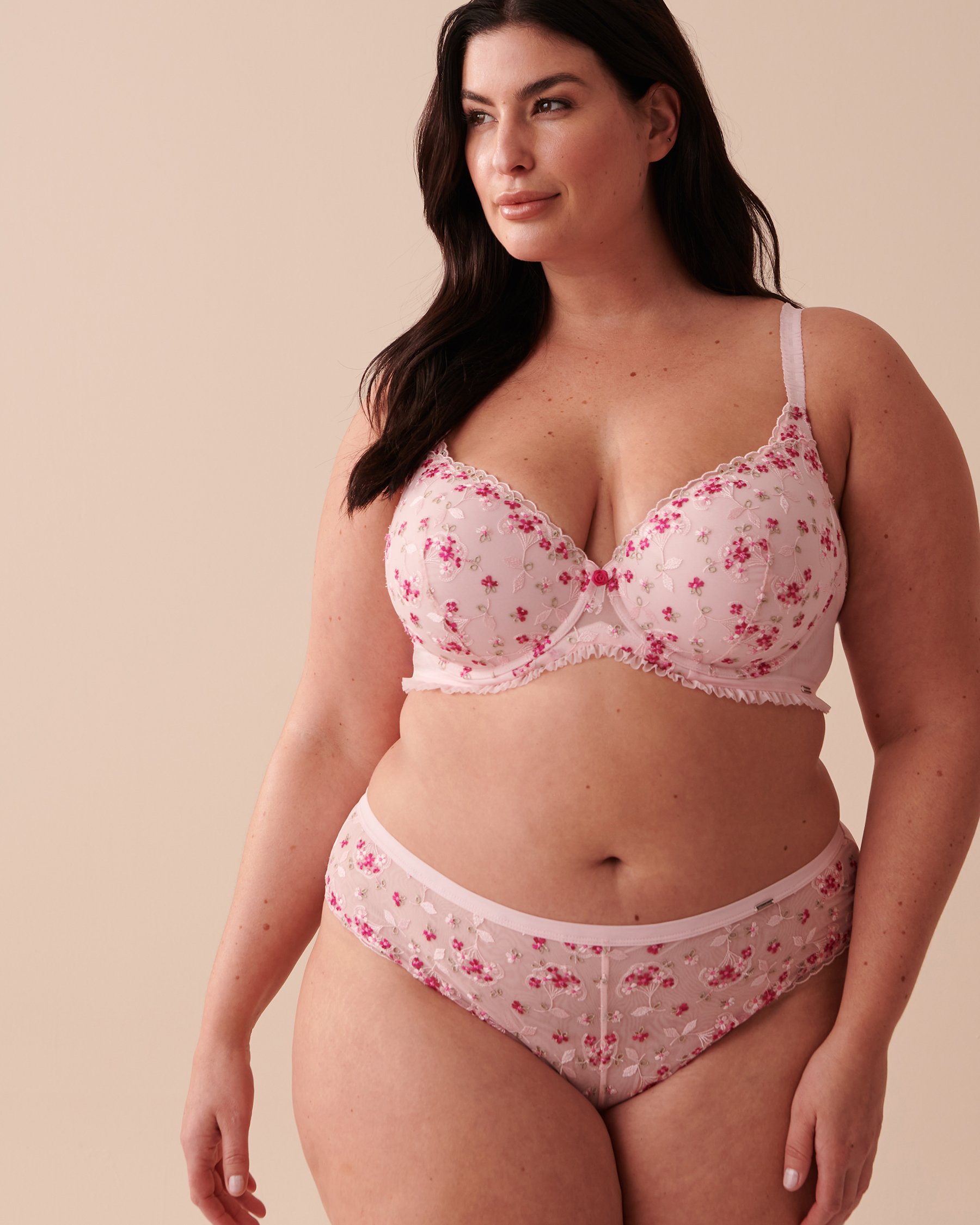 LA VIE EN ROSE Soutien-gorge doublure légère en résille brodée Broderies roses florales 10200354 - View1