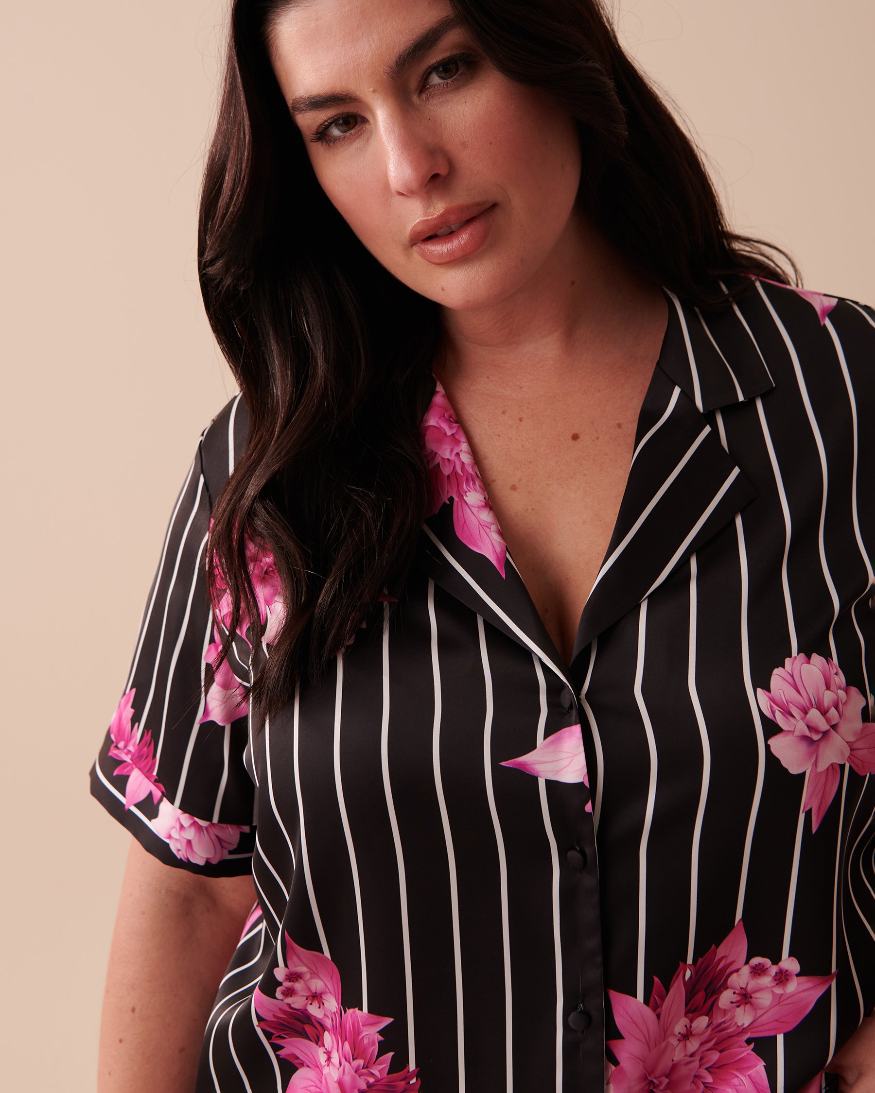 LA VIE EN ROSE Satin Short Sleeve Button-down Shirt Bold Stripes 60100086 - View3