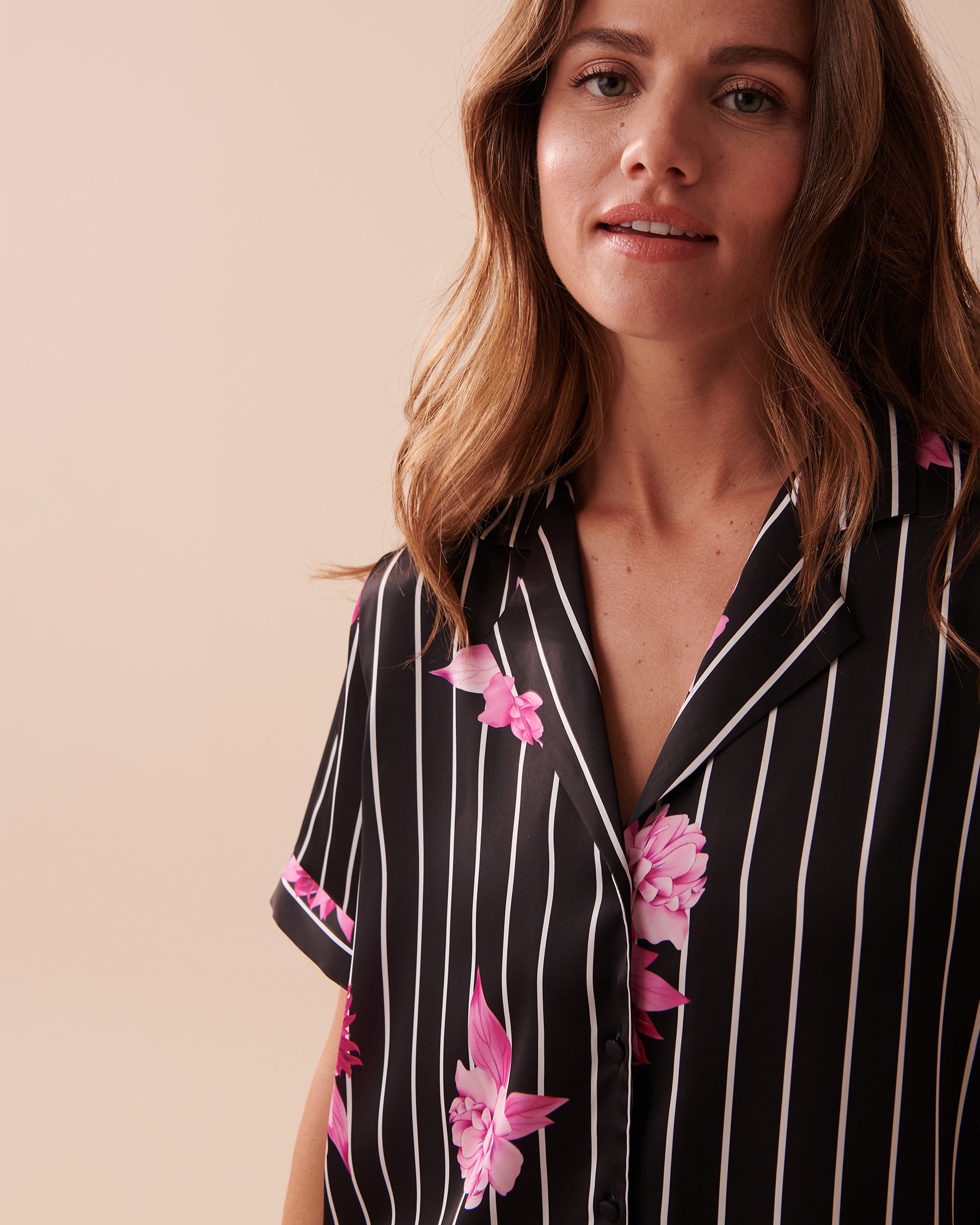 LA VIE EN ROSE Satin Short Sleeve Button-down Shirt Bold Stripes 60100086 - View6