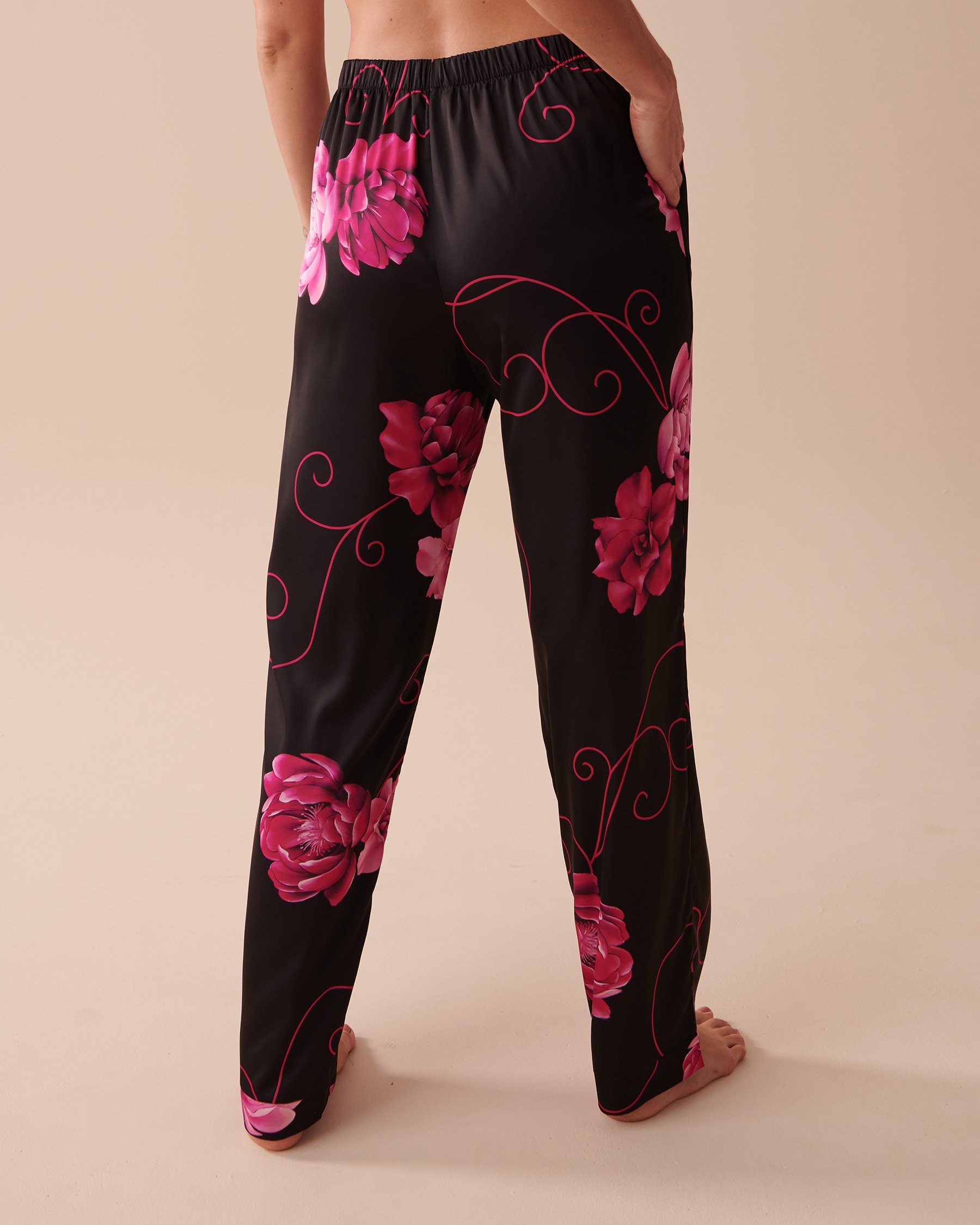 LA VIE EN ROSE Pantalon en satin Pivoines audacieuses 60200083 - View2