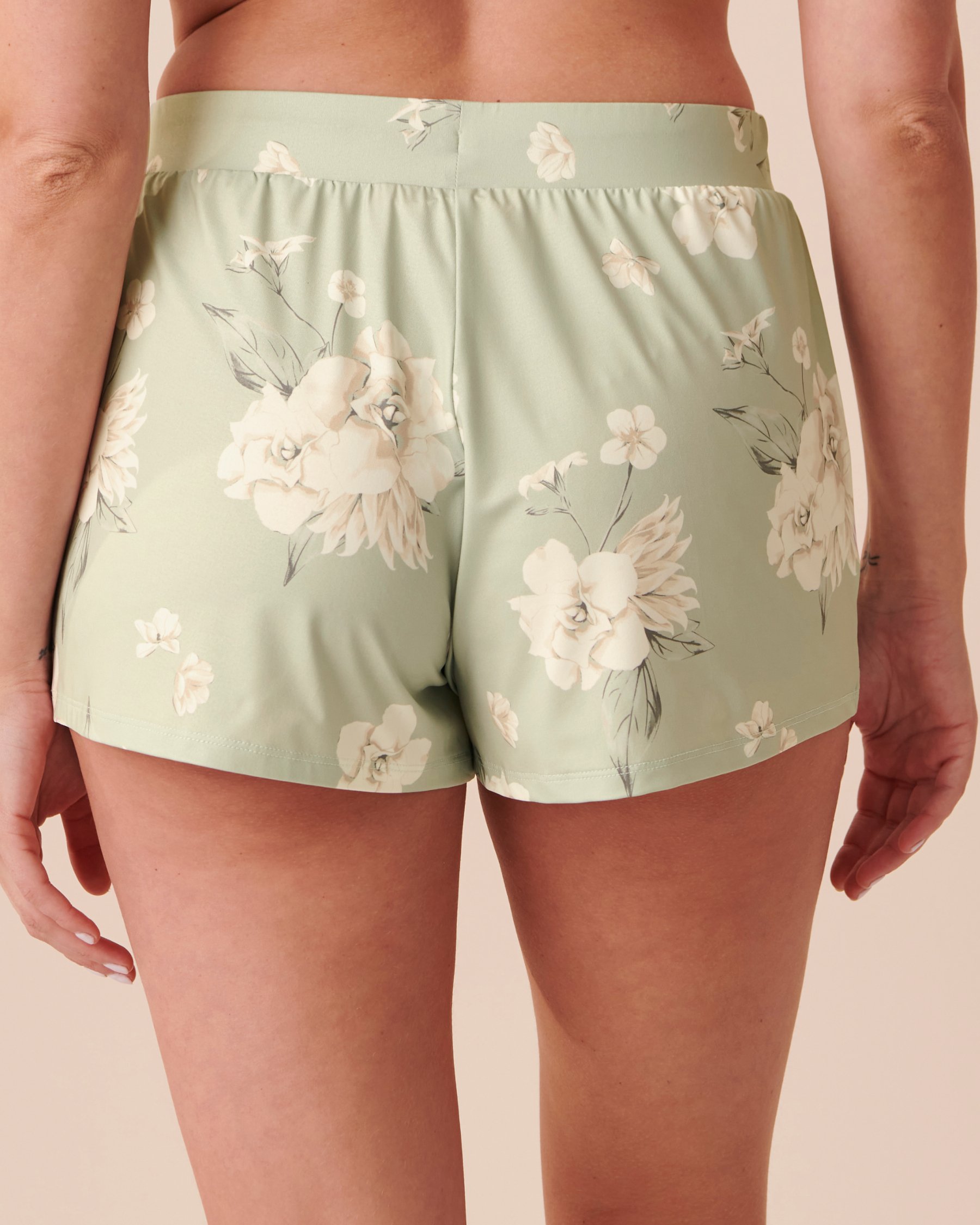 LA VIE EN ROSE Recycled Fibers Floral Pajama Shorts White Bouquet 60200084 - View2