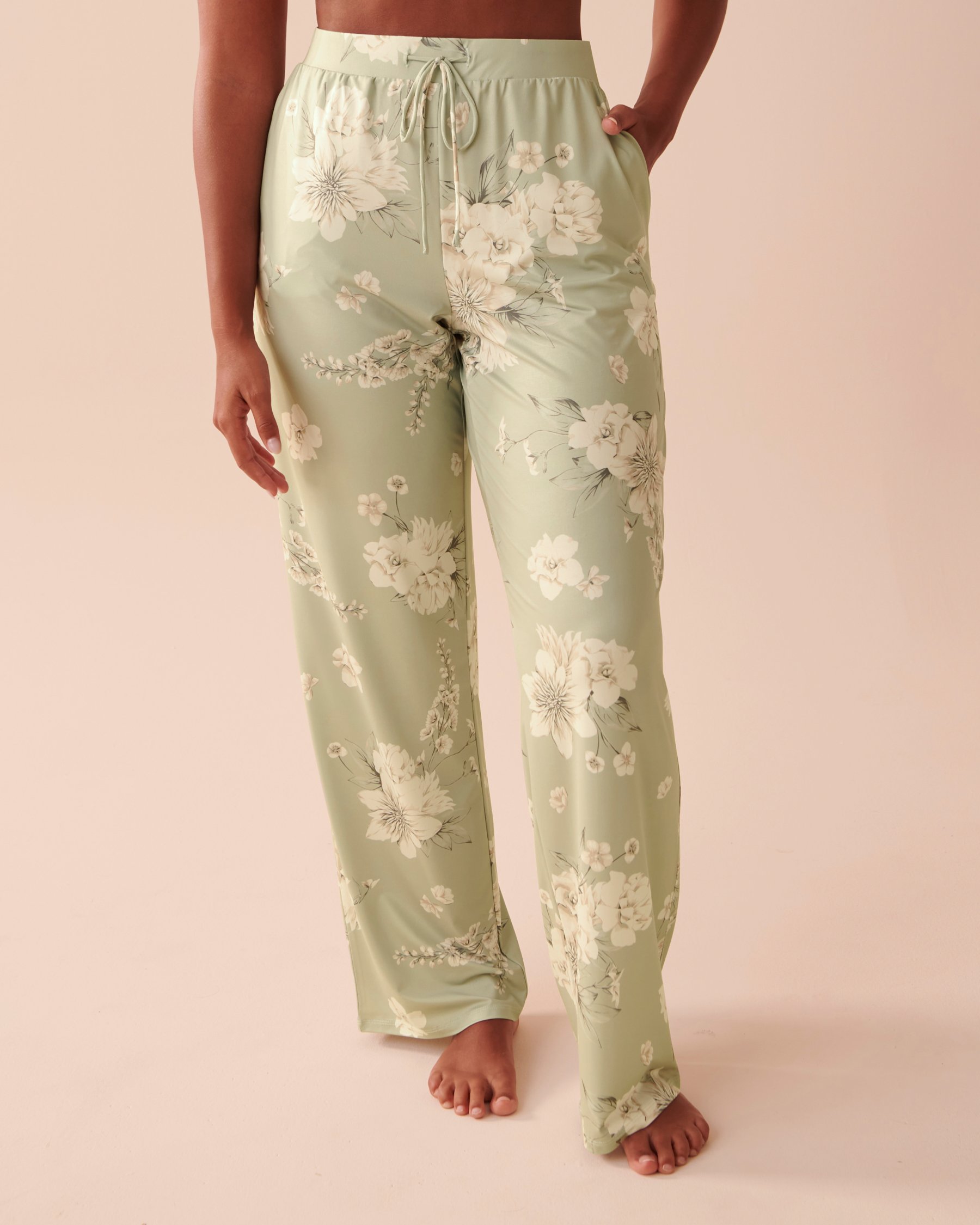 LA VIE EN ROSE Recycled Fibers Floral Pajama Pants White Bouquet 60200085 - View1