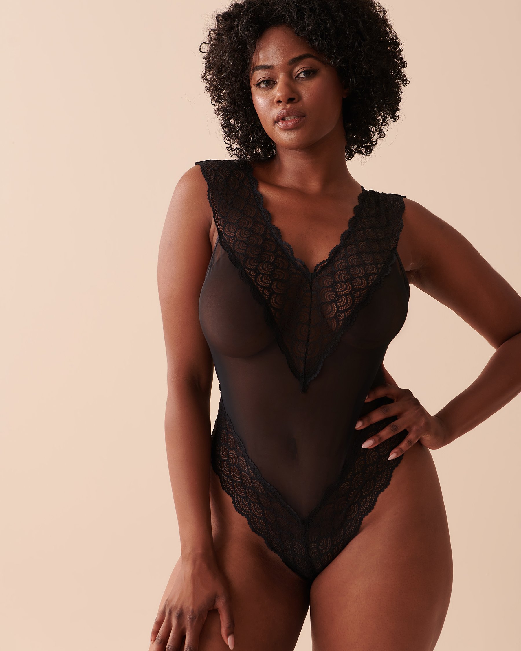 LA VIE EN ROSE Cross Details Lace and Mesh Plunge Teddy Black 60300075 - View3