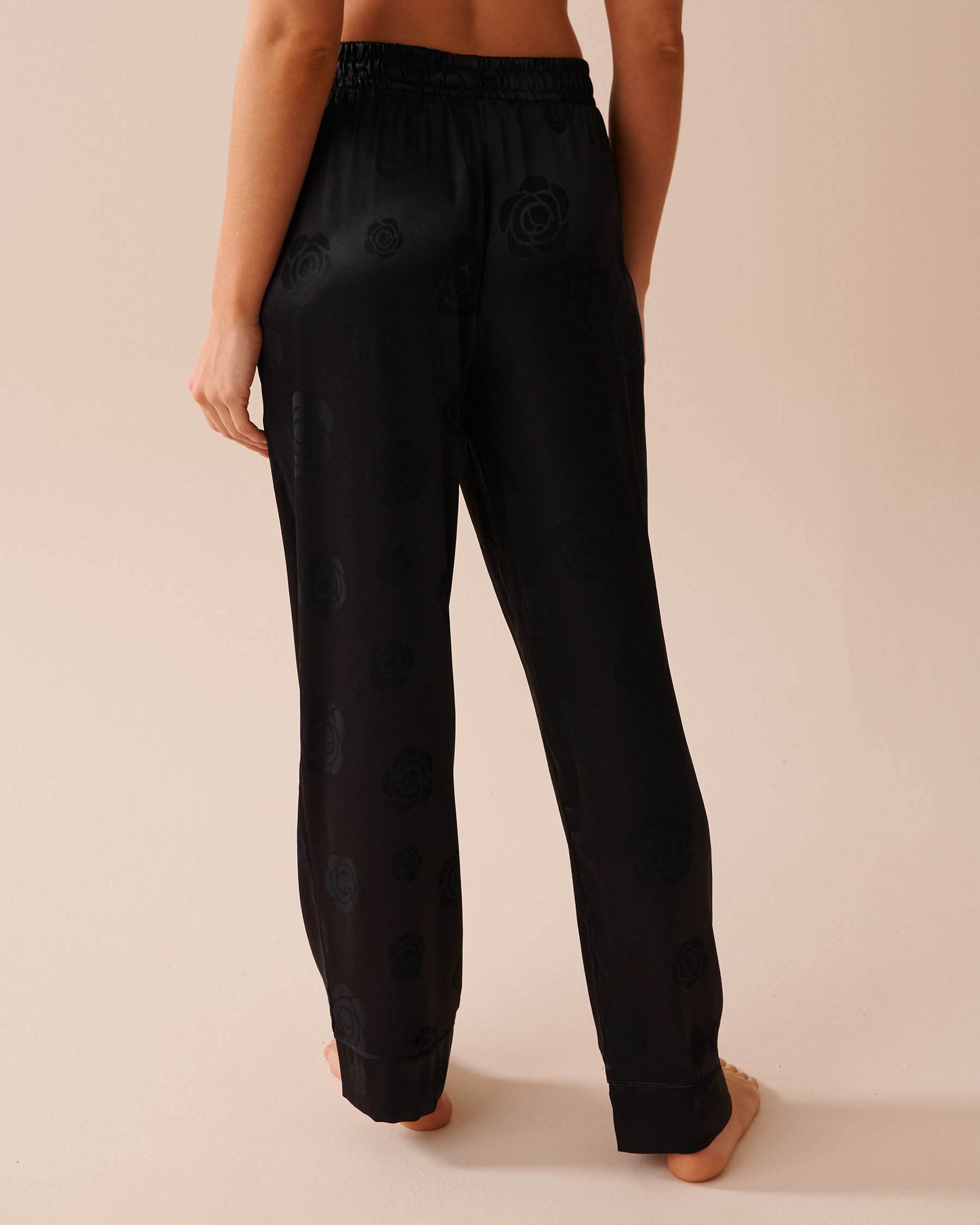 LA VIE EN ROSE Jacquard Satin Pajama Set Black roses 60400034 - View3