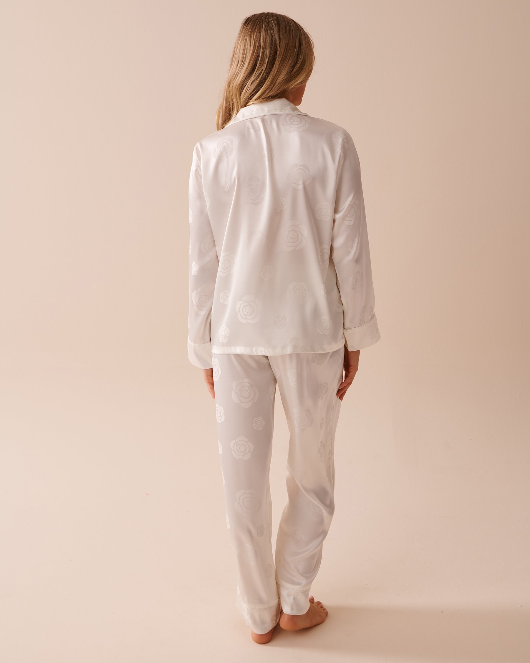LA VIE EN ROSE Jacquard Satin Pajama Set White Roses 60400034 - View2