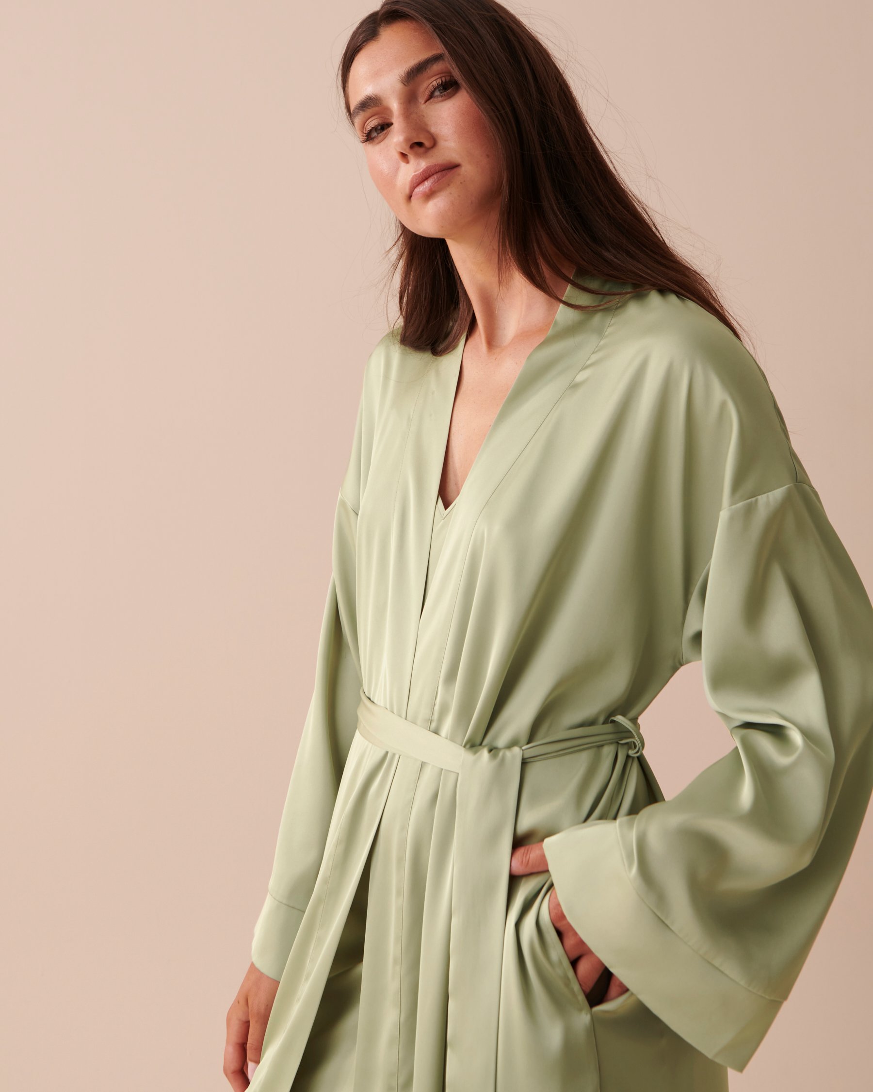 LA VIE EN ROSE Satin Kimono Soothing Sage 60600065 - View4