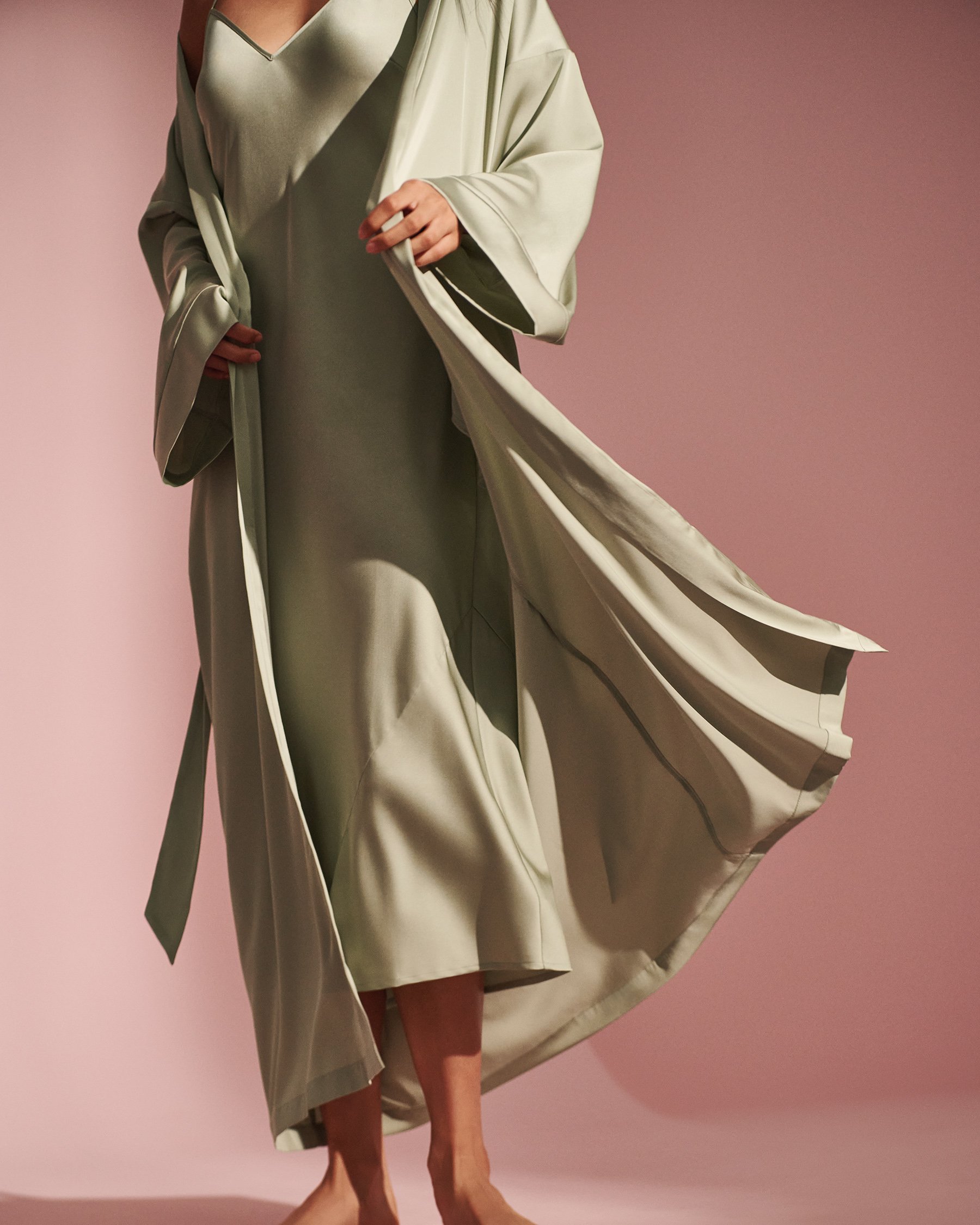 LA VIE EN ROSE Satin Kimono Soothing Sage 60600065 - View2