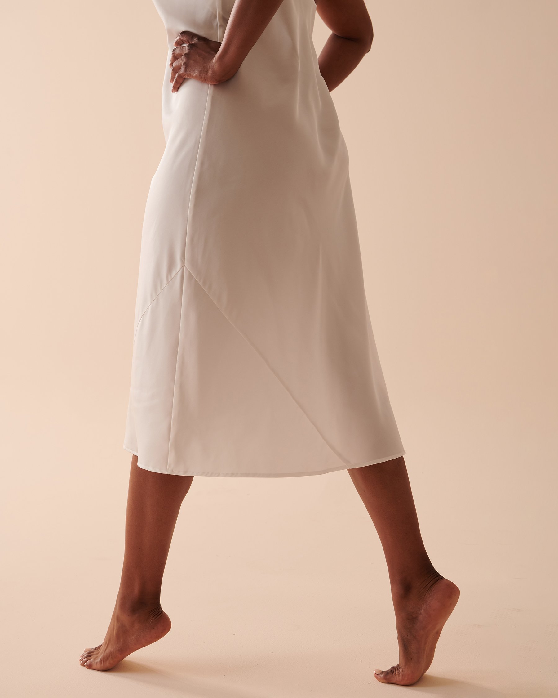 LA VIE EN ROSE Long Satin Nightie Pearly White 60500130 - View3