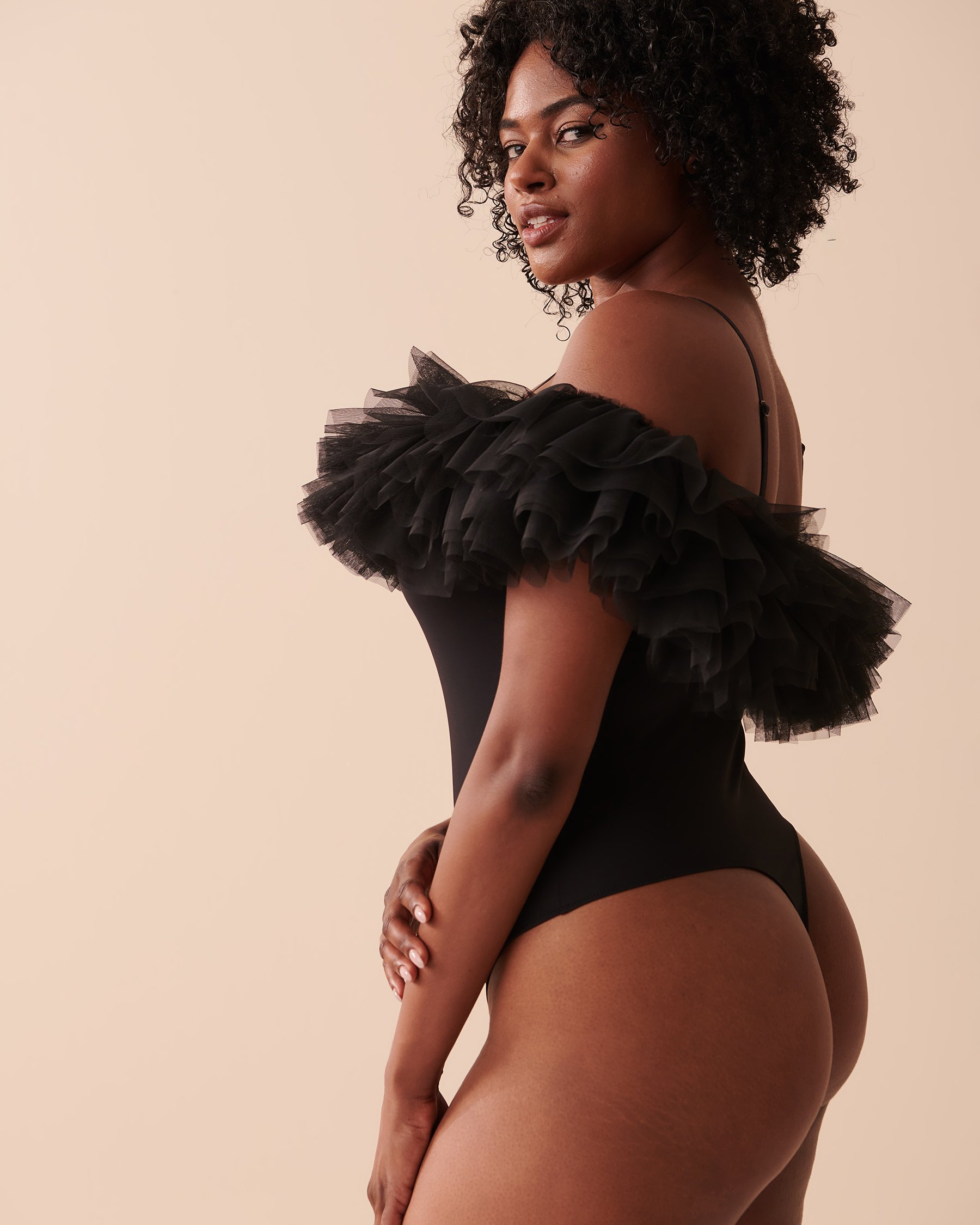 LA VIE EN ROSE Combiné à volants épaules dénudées Noir 60300074 - Voir3