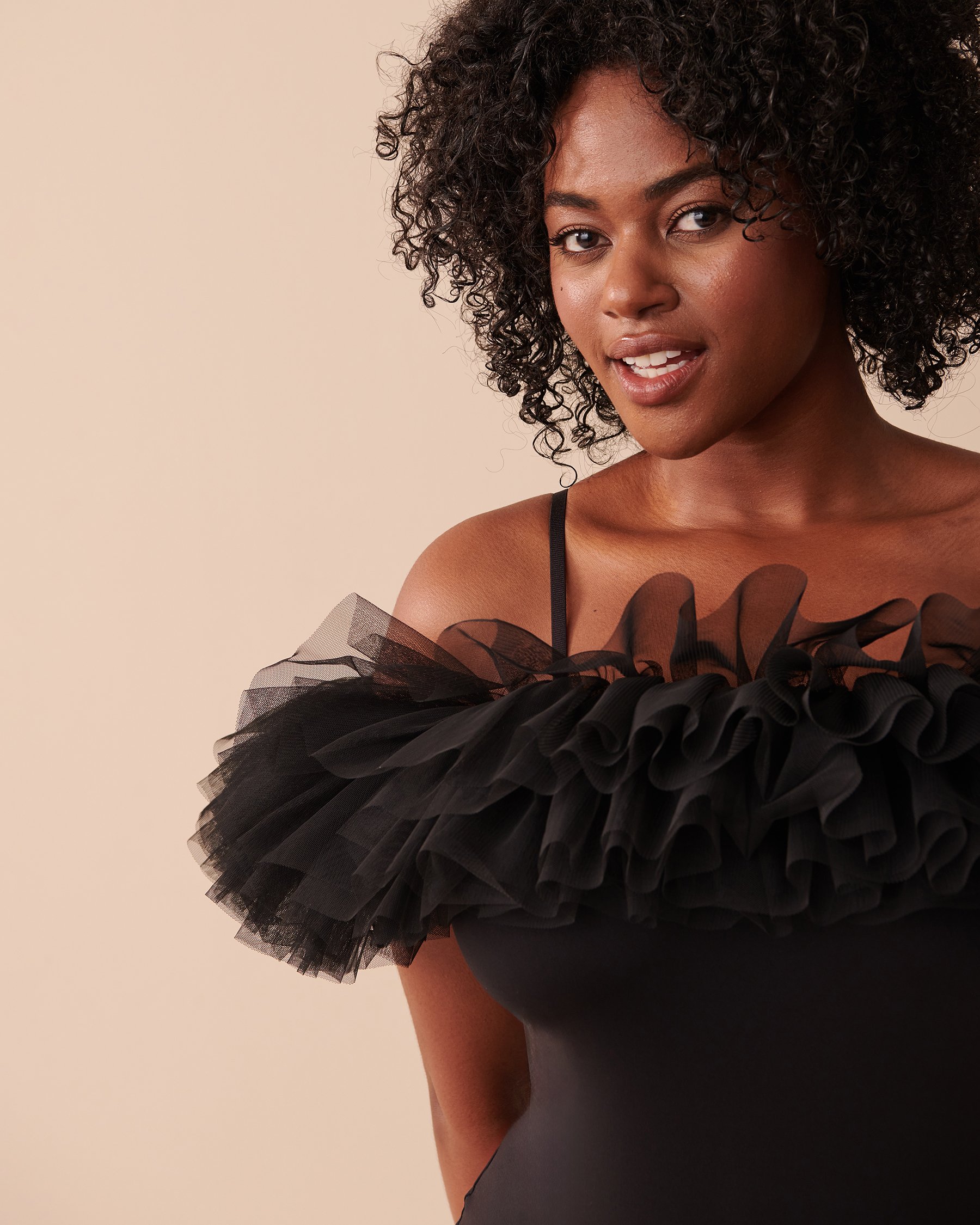 LA VIE EN ROSE Combiné à volants épaules dénudées Noir 60300074 - Voir5