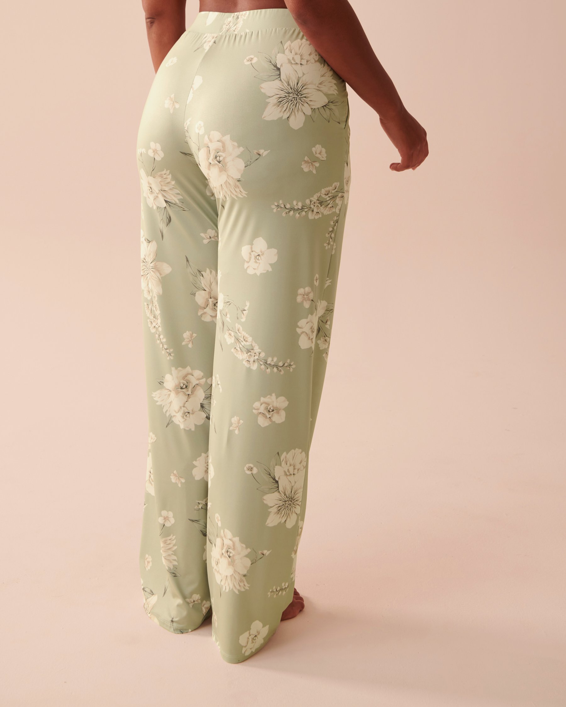 LA VIE EN ROSE Recycled Fibers Floral Pajama Pants White Bouquet 60200085 - View2