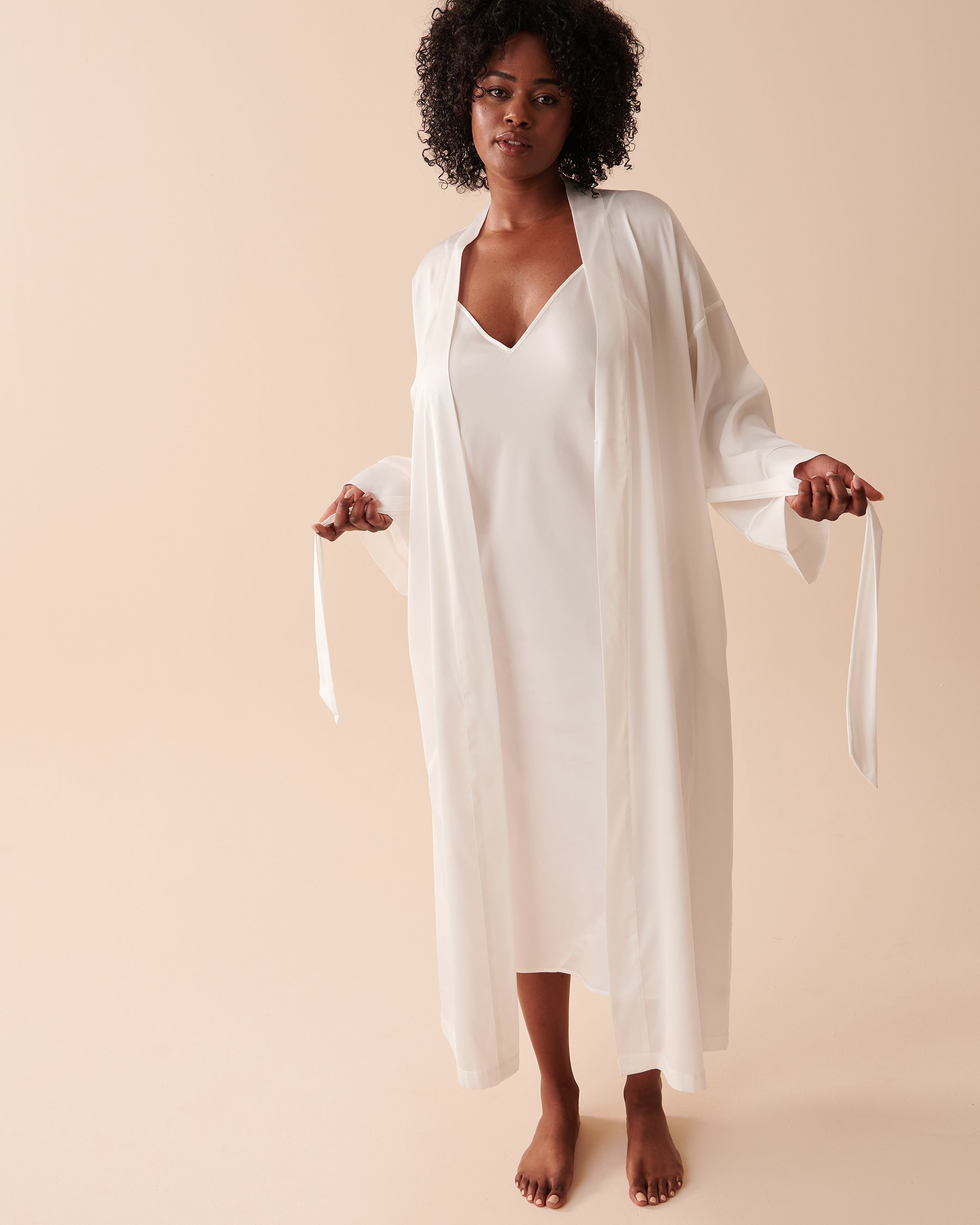 LA VIE EN ROSE Kimono en satin Blanc perle 60600065 - Voir3