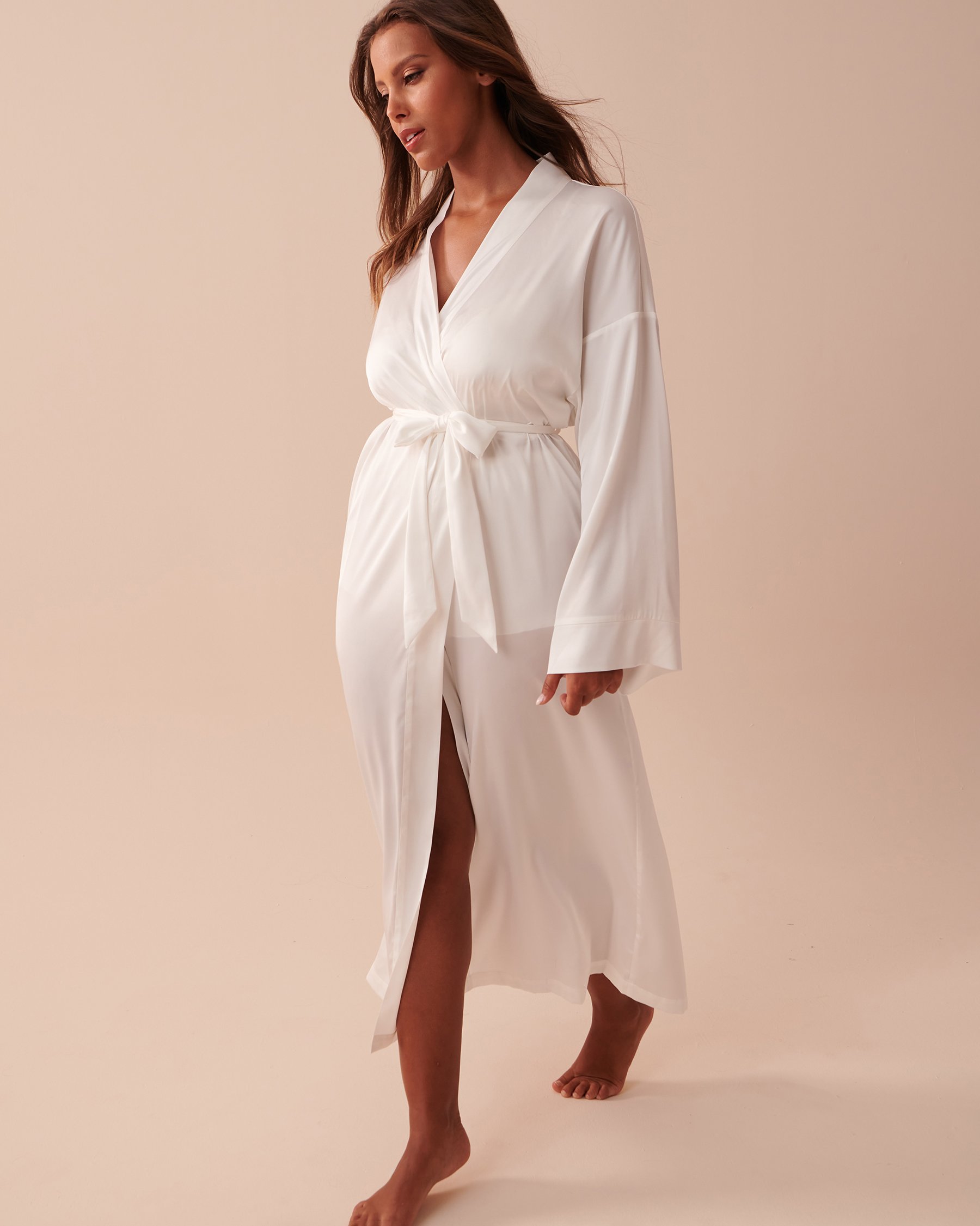 LA VIE EN ROSE Kimono en satin Blanc perle 60600065 - Voir5